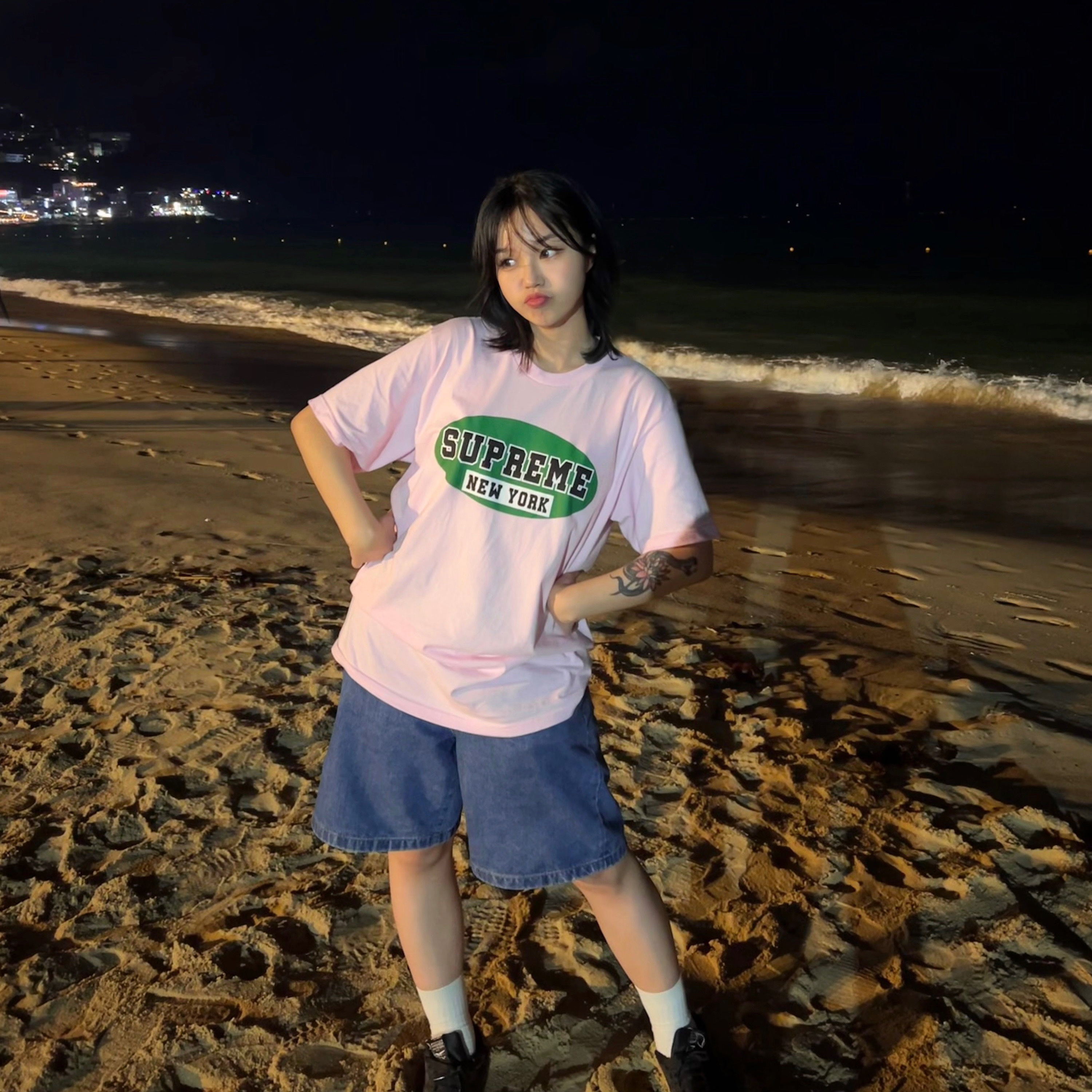 Supreme New York T-Shirt Light Pink - 23SS, Reebok x Maison Margiela Club C Memory of Shoes Black 착용 스타일