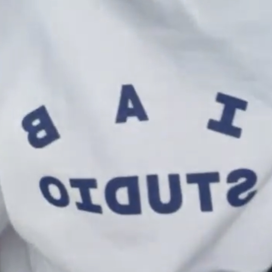 IAB Studio T-Shirt White Navy - 22FW 착용 스타일