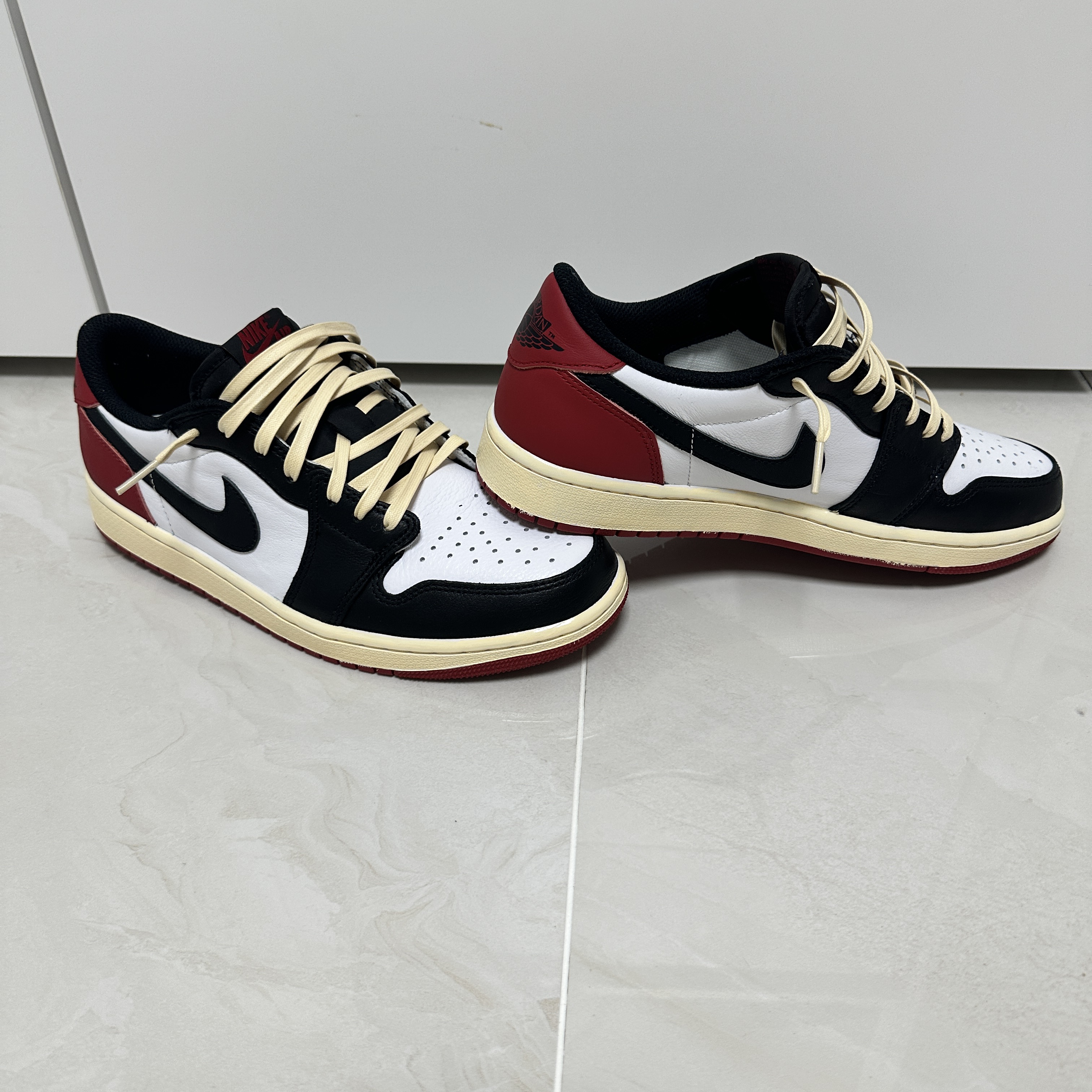 Jordan 1 Retro Low OG Black Toe 착용 스타일 - 3