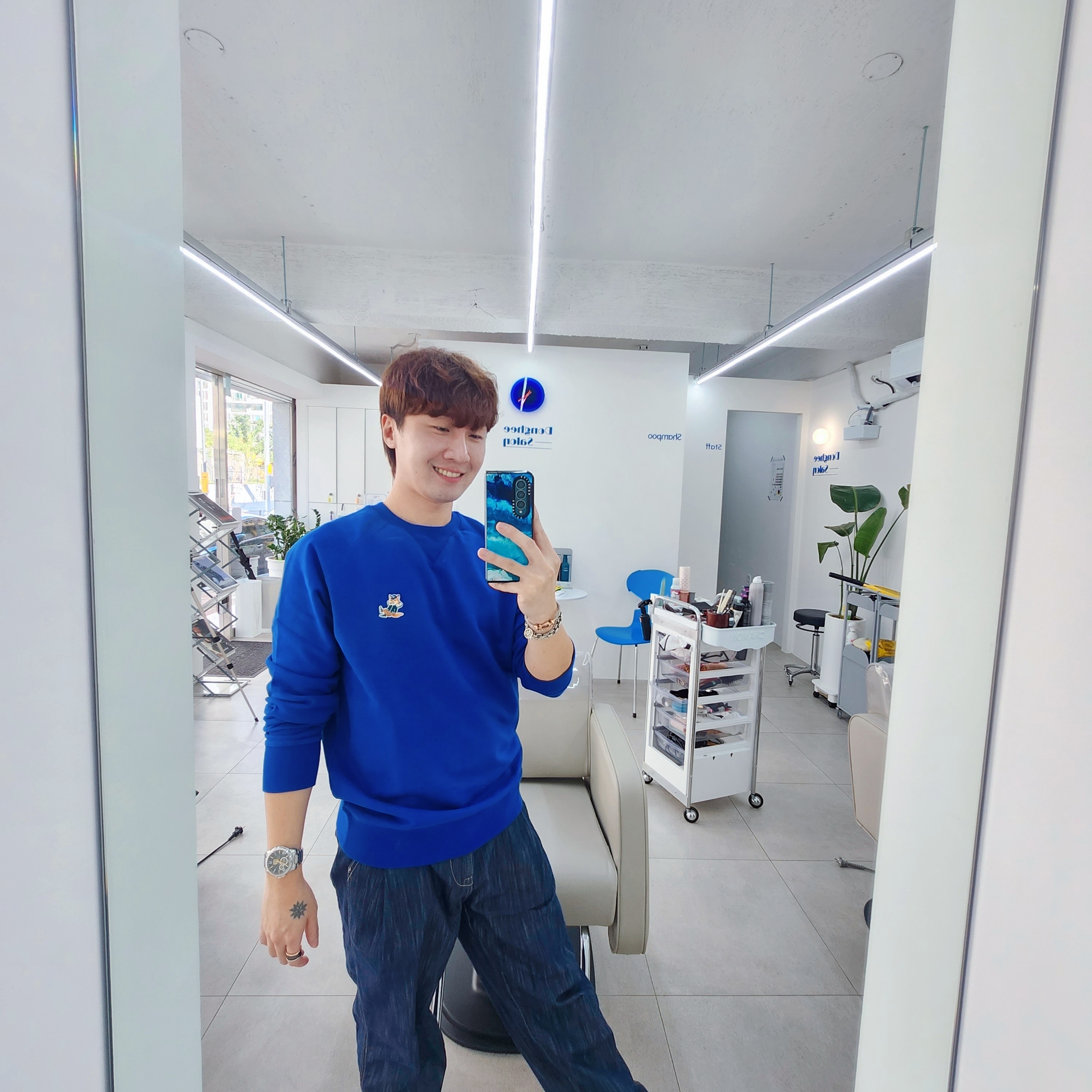 Maison Kitsune Dressed Fox Patch Classic Sweatshirt Deep Blue 착용 스타일
