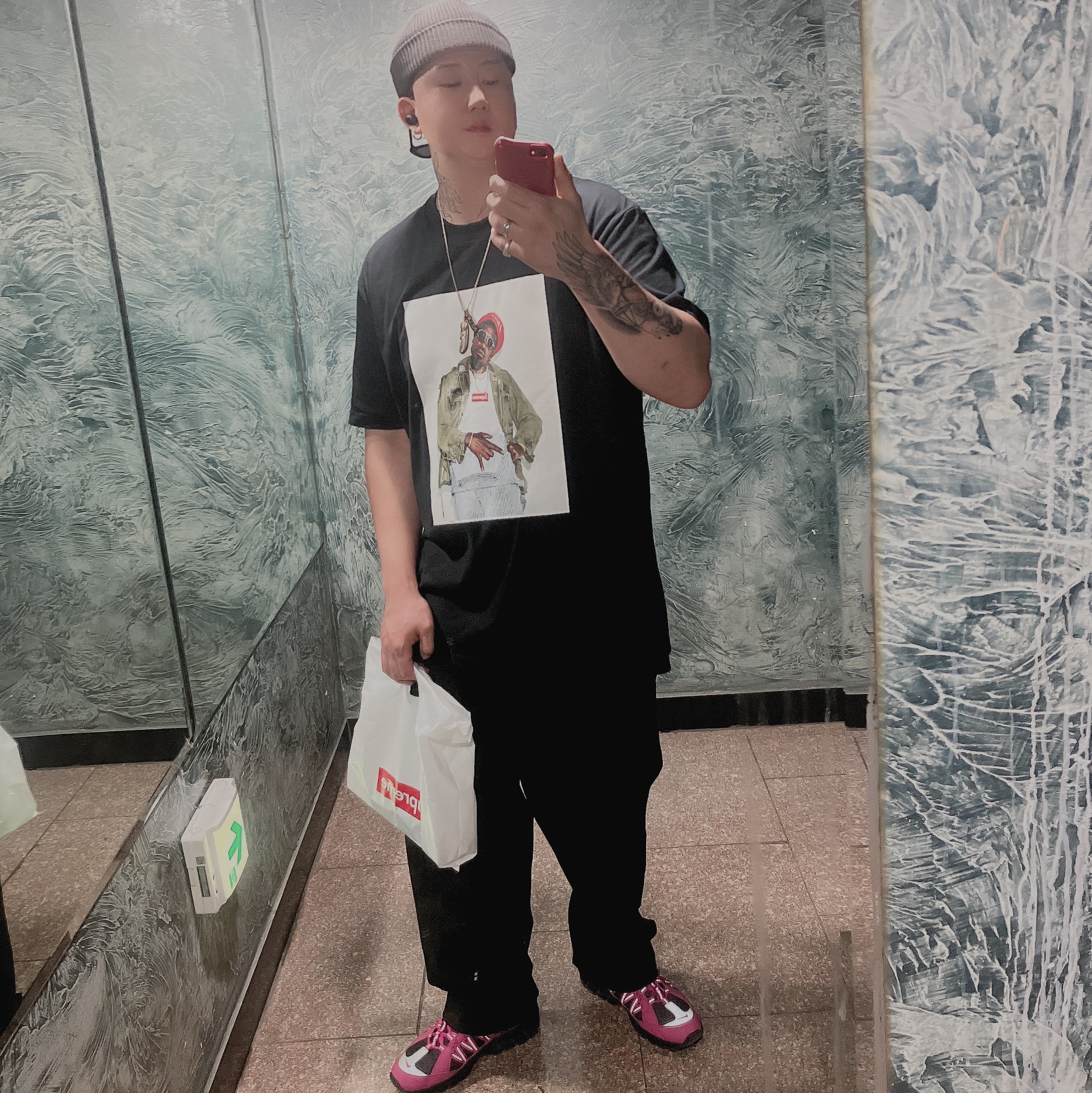 Supreme Andre 3000 T-Shirt Black - 22FW, Nike x Supreme Air Humara 17 Fire Pink 착용 스타일 - 1