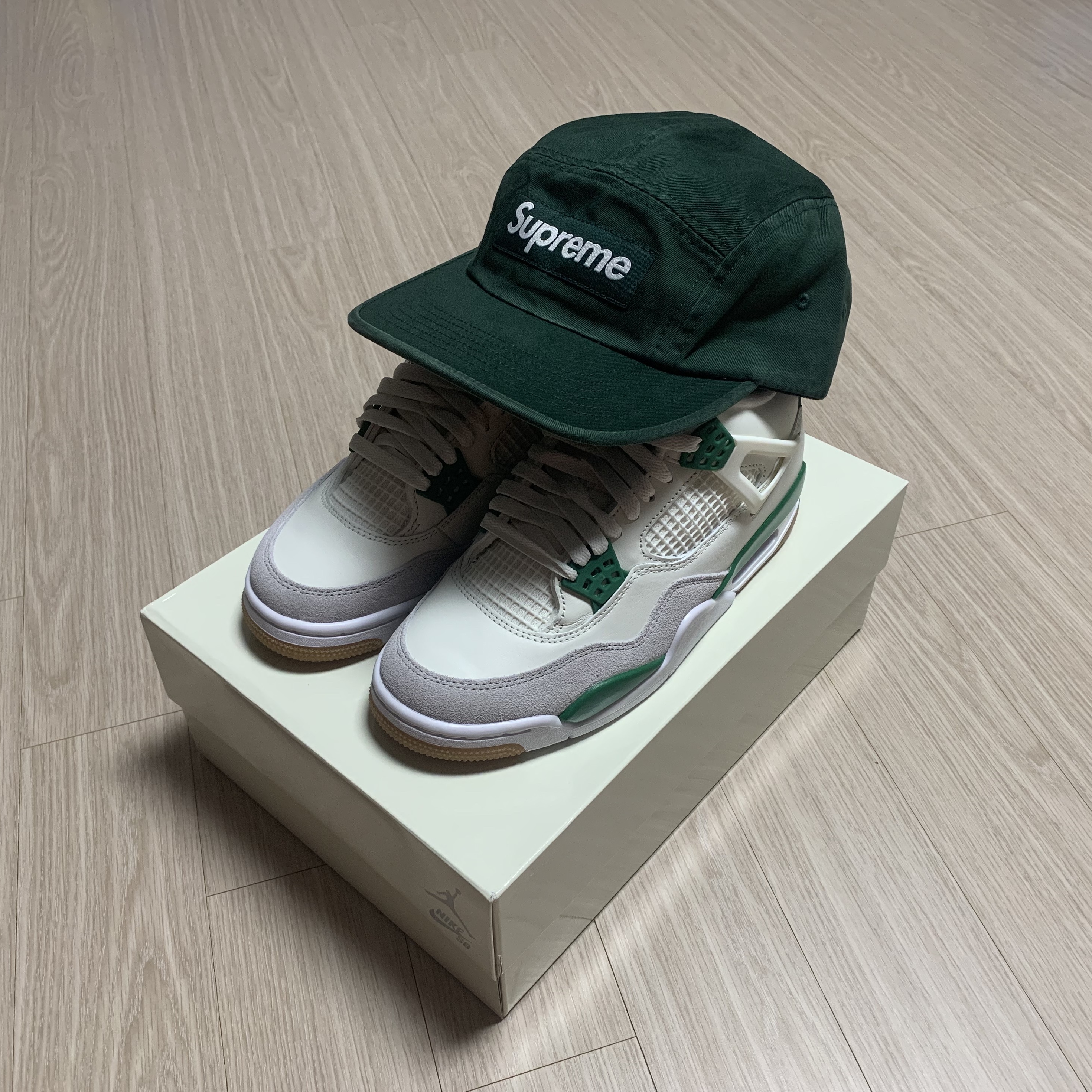 Supreme Washed Chino Twill Camp Cap Pine Green - 23FW, Jordan 4 x Nike SB Retro SP Pine Green 착용 스타일
