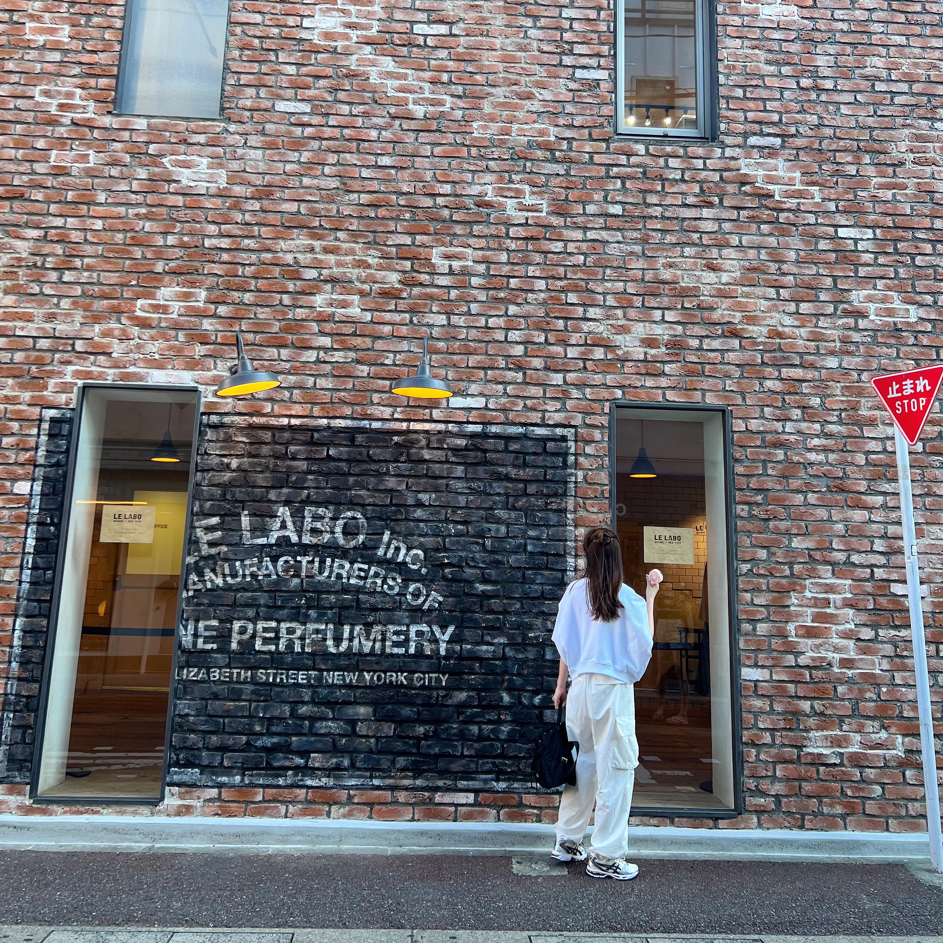 Asics Gel-Kayano 14 Cream Black, Prada Re-Nylon Small Backpack Black 착용 스타일