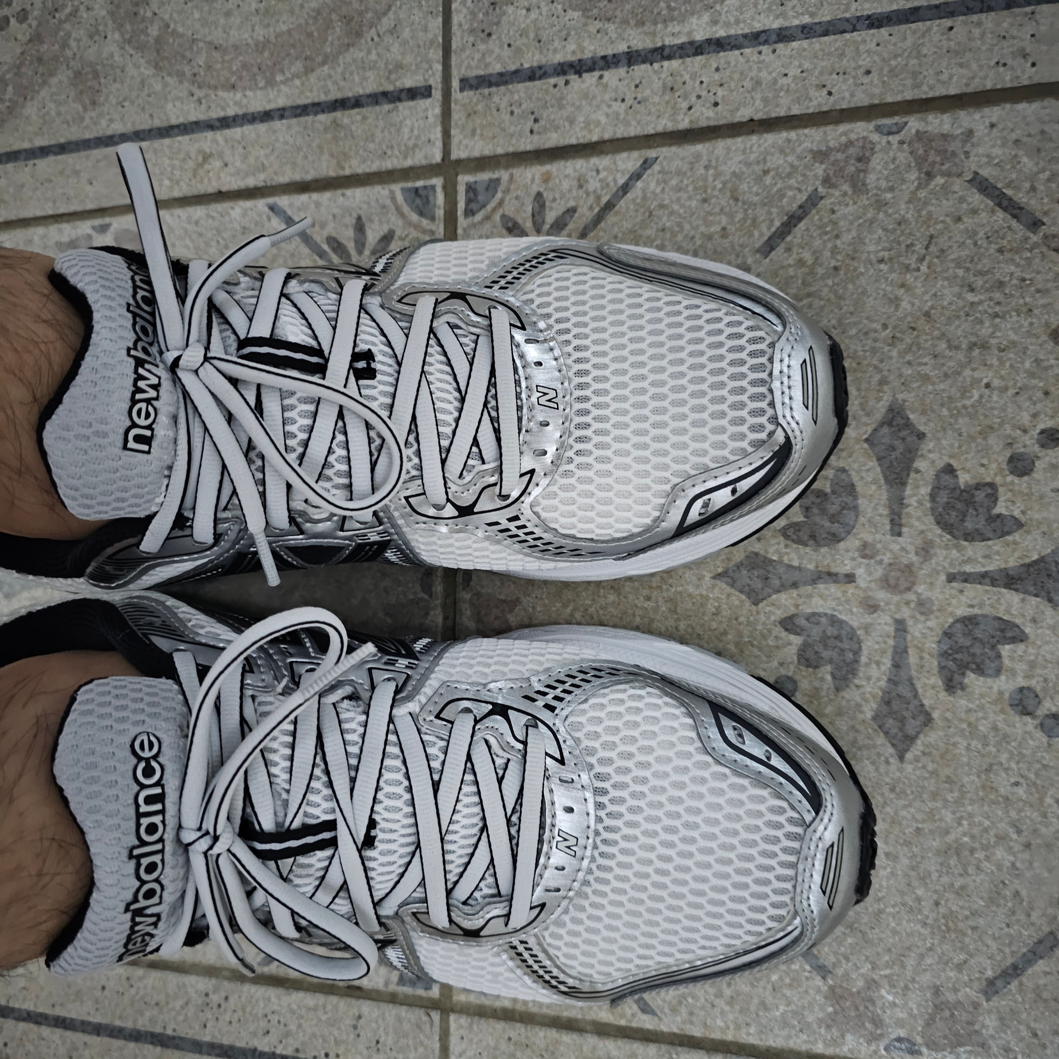 New Balance 860v2 White Black 착용 스타일