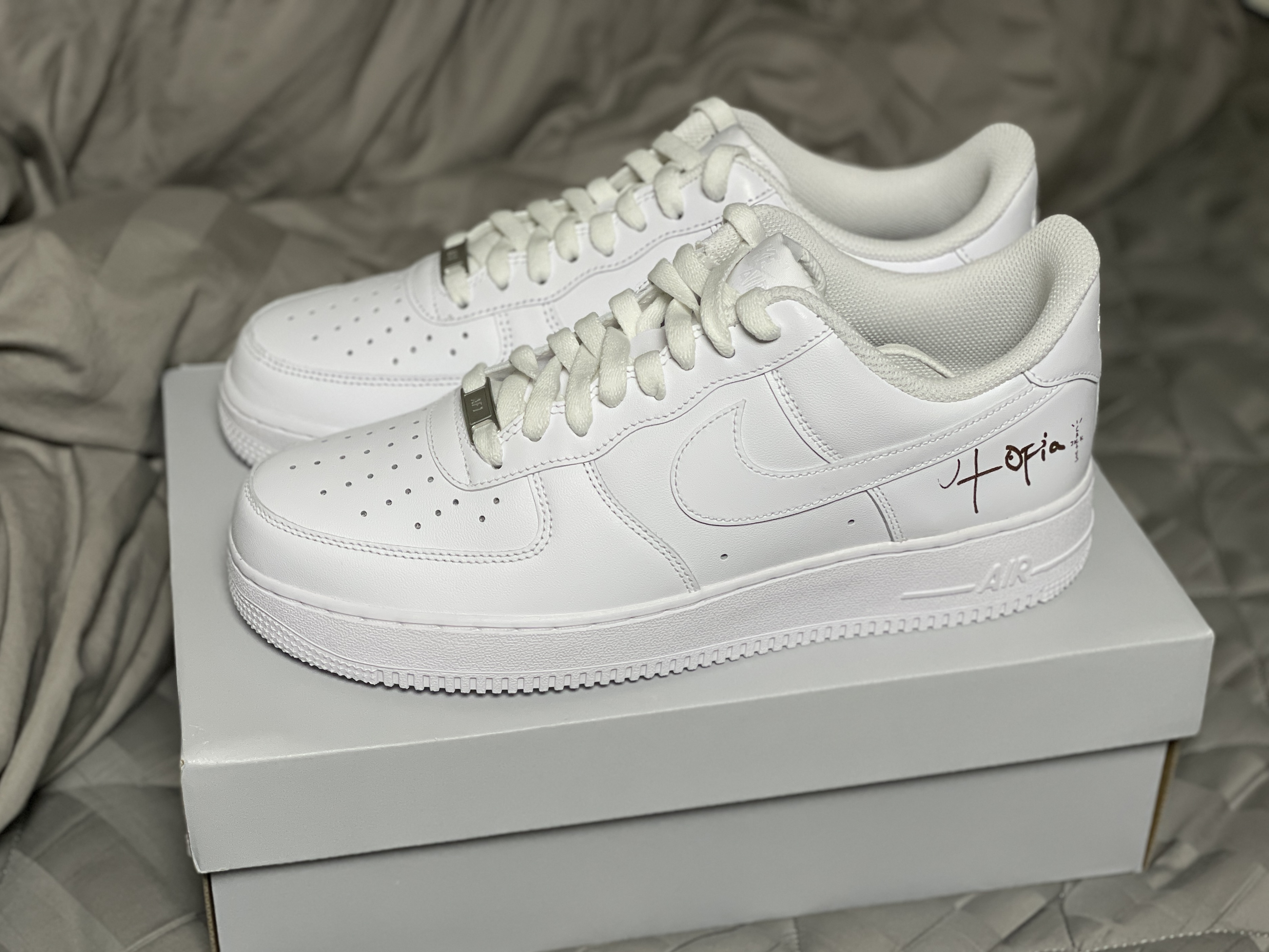 Nike x Travis Scott Air Force 1 '07 Low Cactus Jack Utopia Edition White 착용 스타일 - 1