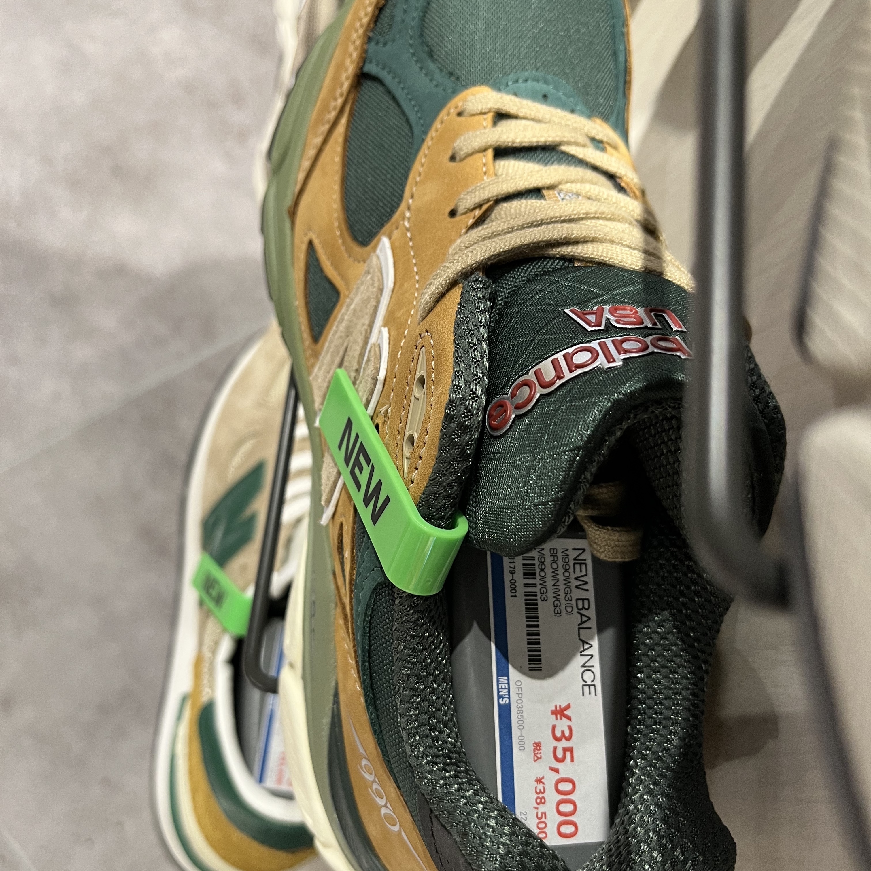 New Balance 990v3 Made in USA Tan Green 착용 스타일