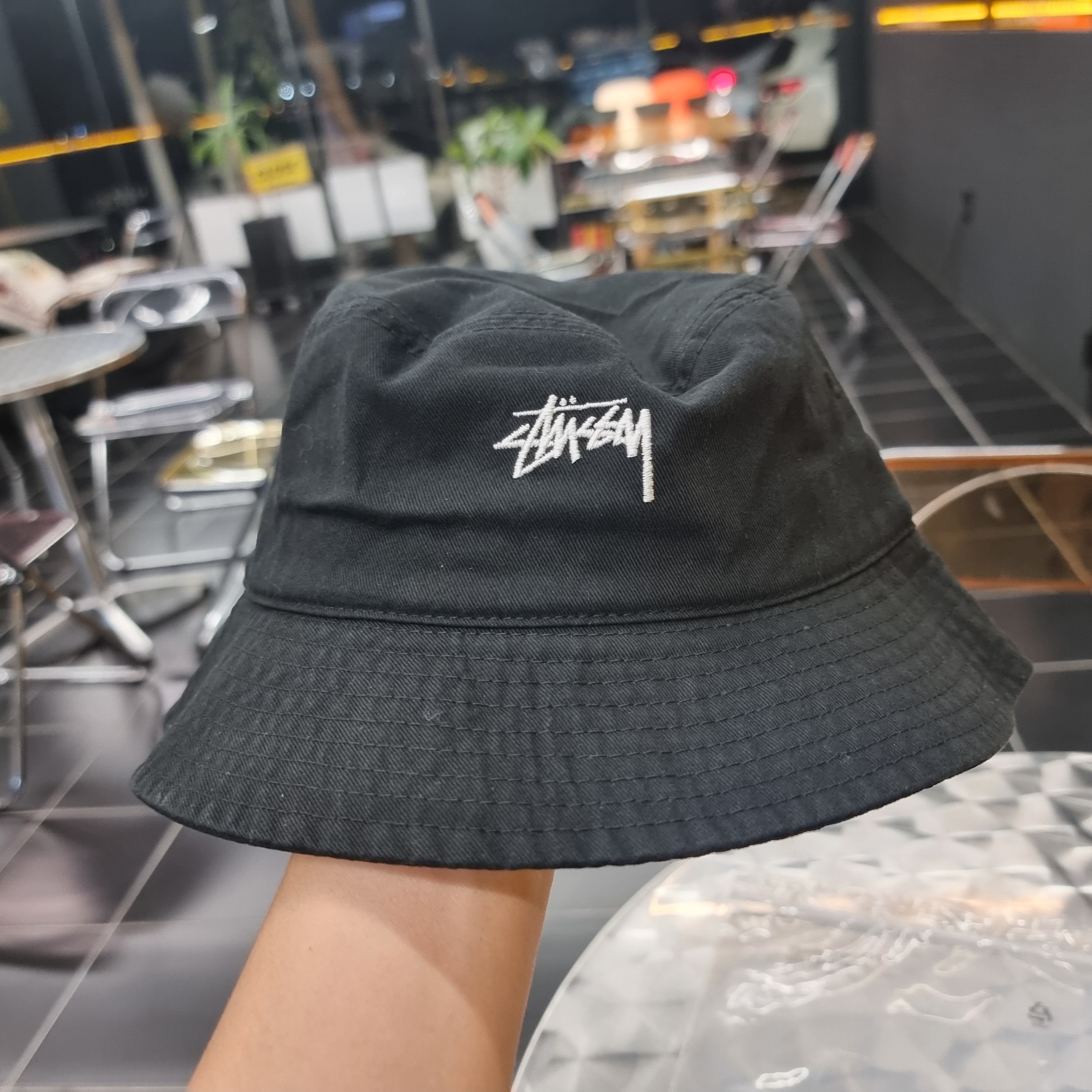 Stussy Stock Bucket Hat Black 착용 스타일 - 1