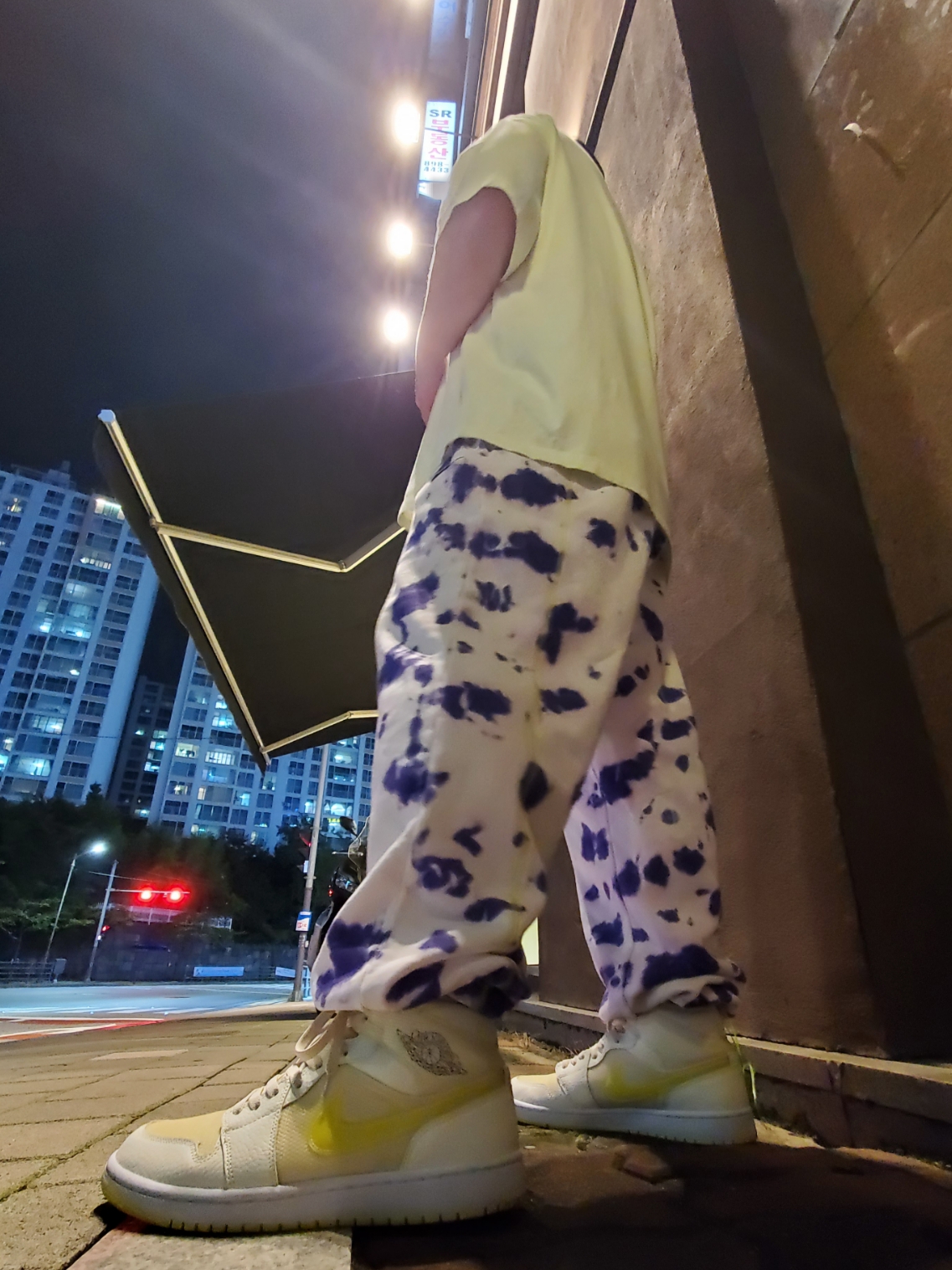 (W) Jordan 1 Mid SE Voltage Yellow 착용 스타일 - 2