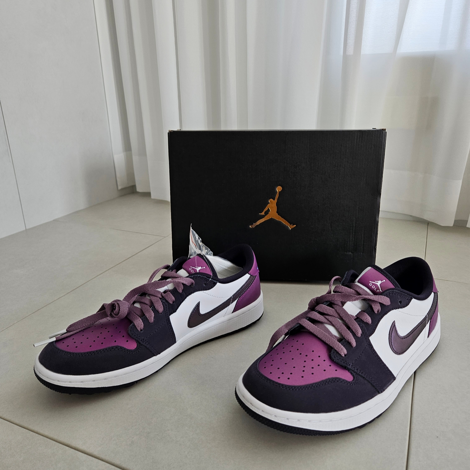Jordan 1 Low Golf Cave Purple and Viotech 착용 스타일