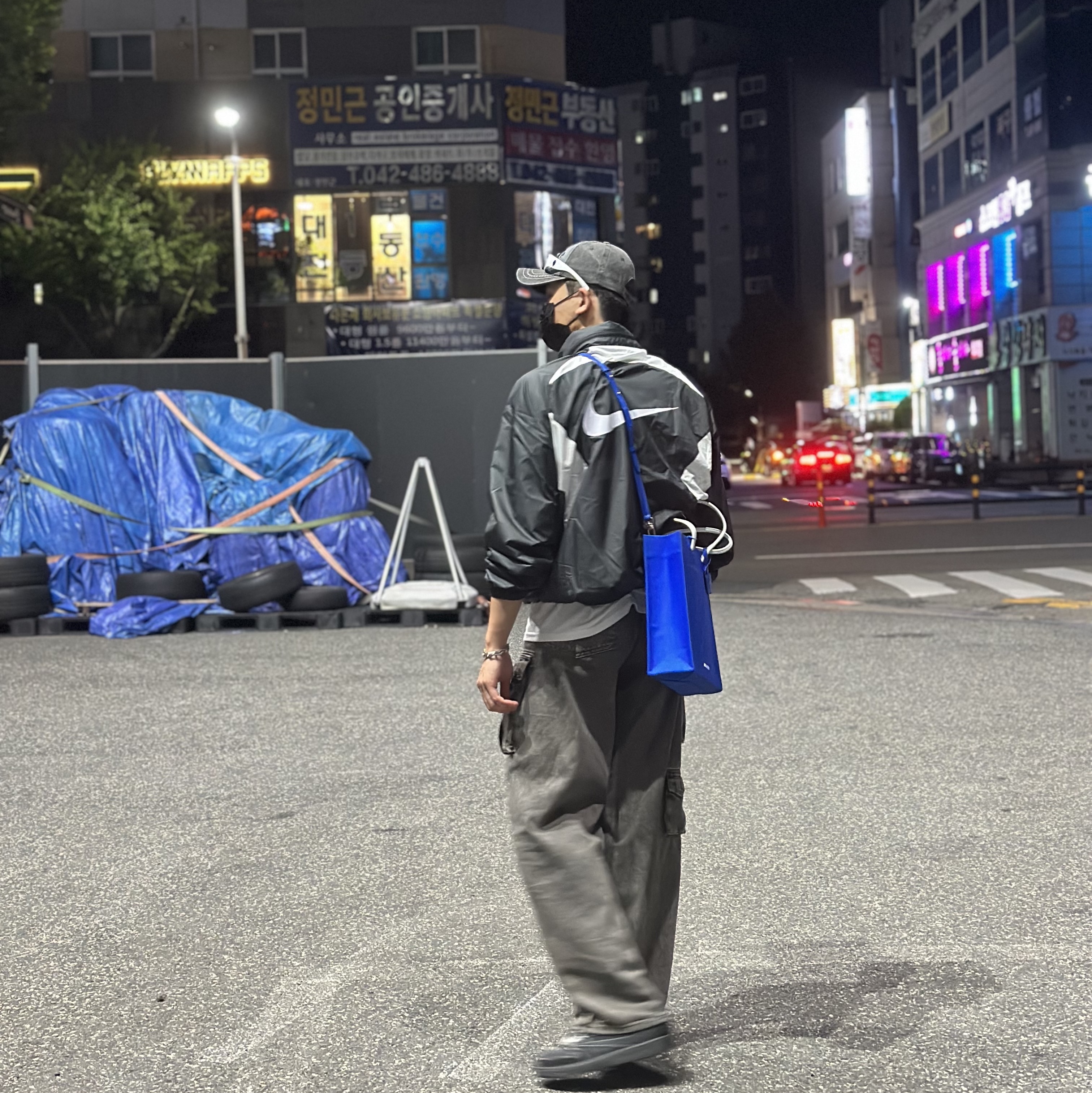 Ader Error Shopper Bag Z-Blue, Zara Utility Cargo Jeans Black 착용 스타일