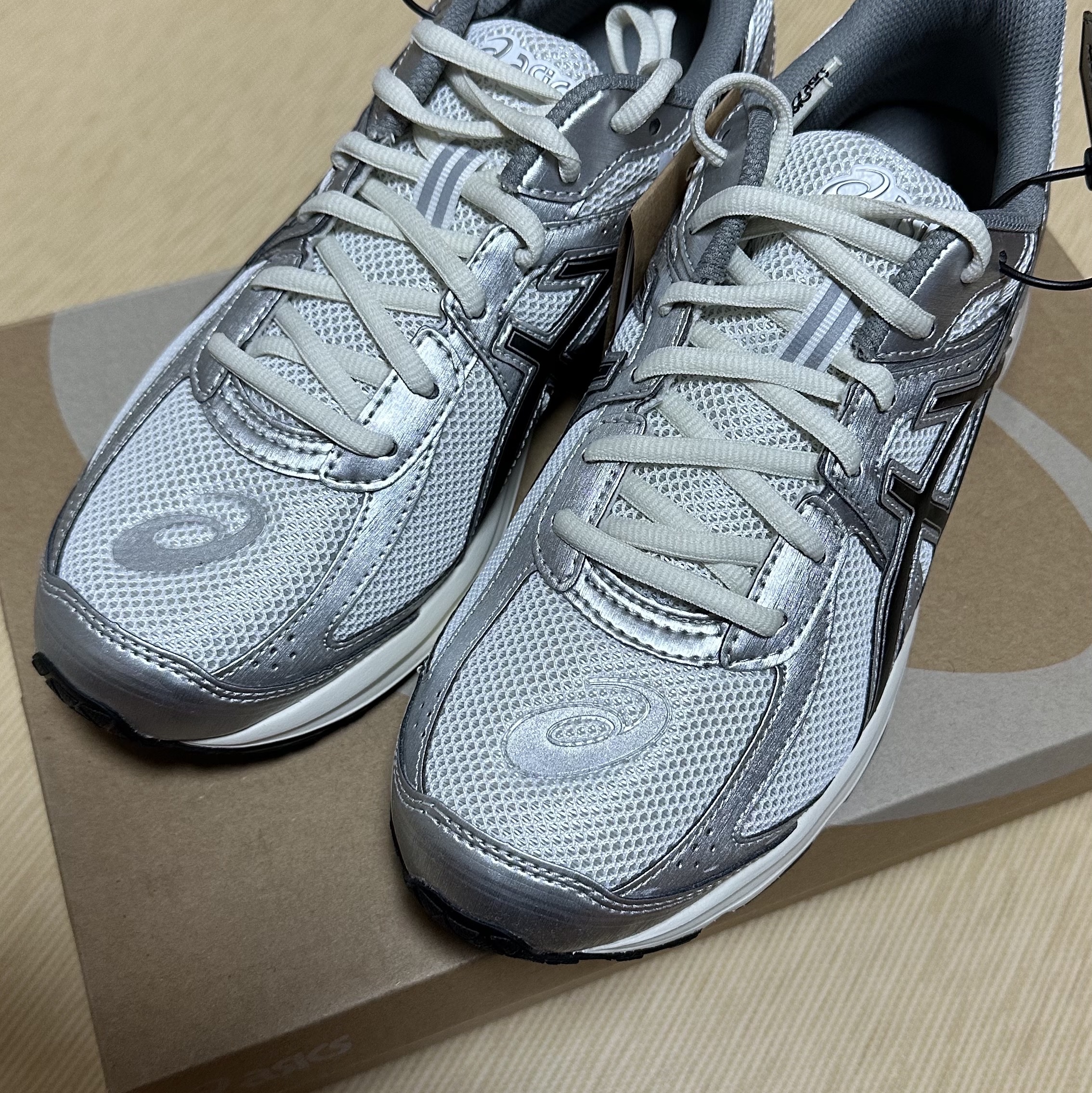 Asics Jog 100 S White Black - 2E Wide 착용 스타일 - 1
