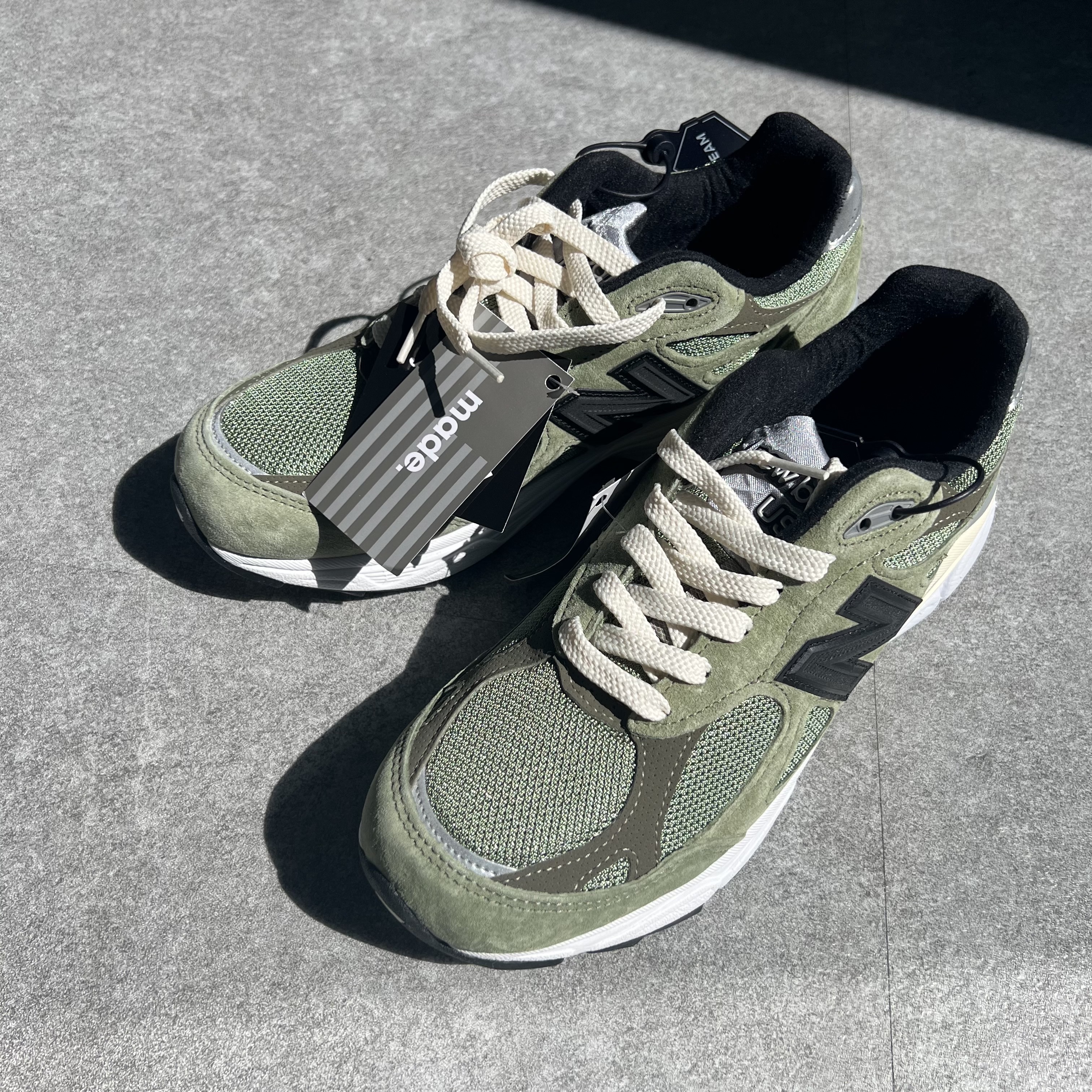 New Balance x JJJJound 990v3 Olive, New Balance x JJJJound 990v3 Brown Black 착용 스타일 - 3