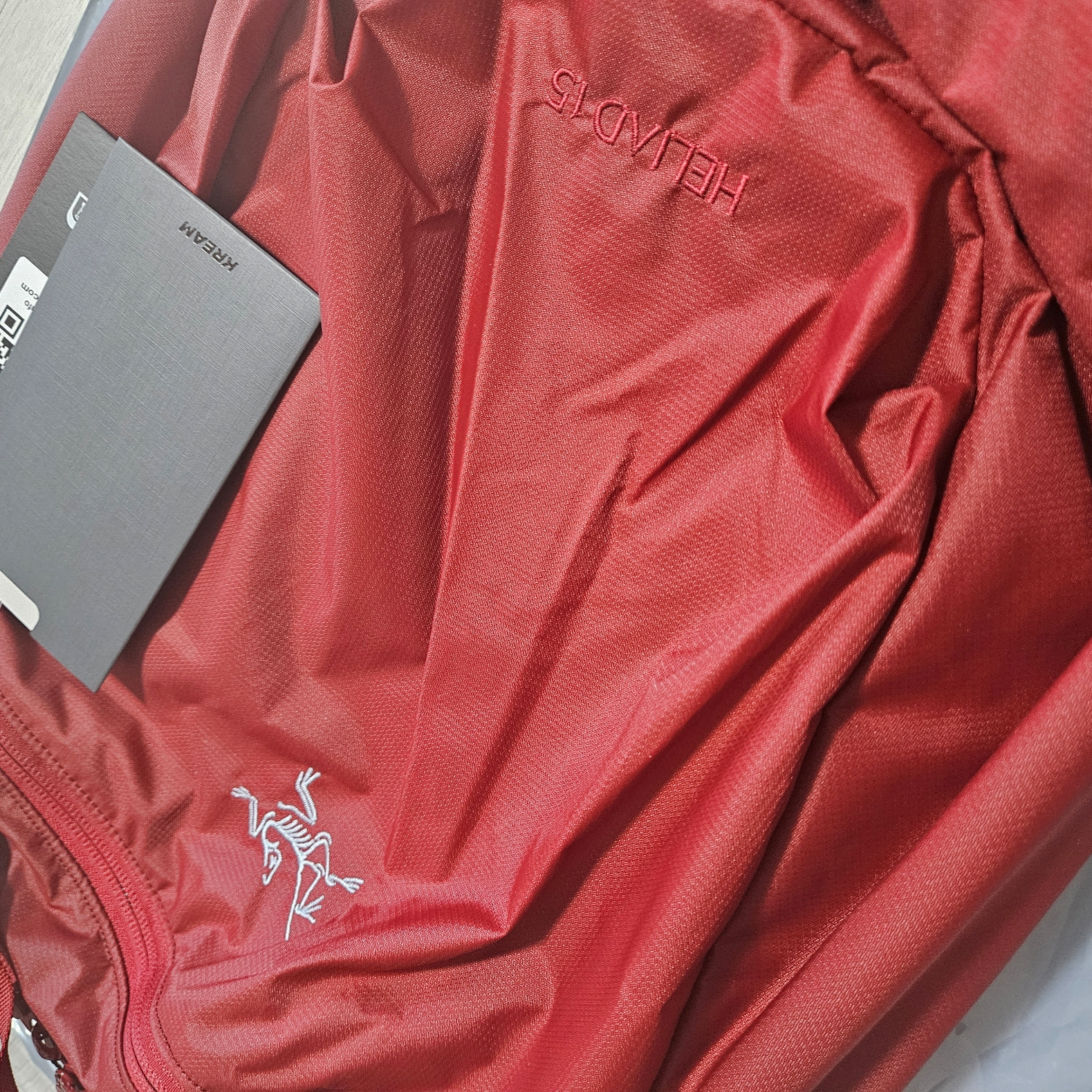 Arc'teryx Heliad 15 Backpack Bordeaux 착용 스타일