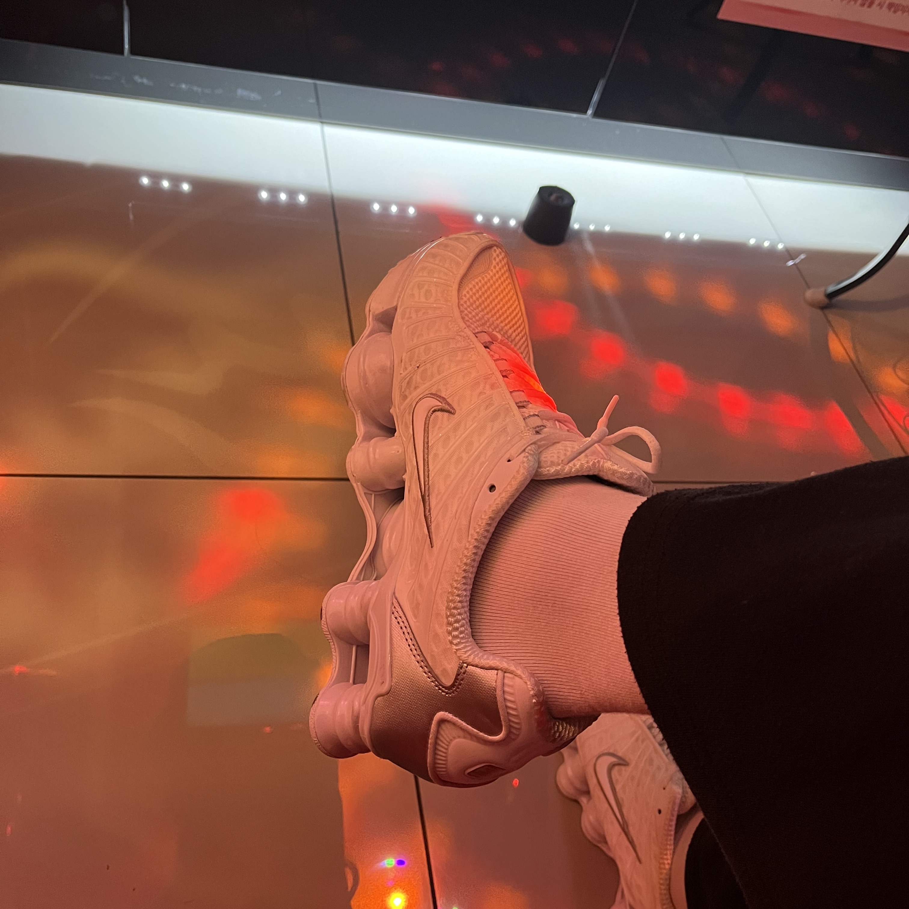 (W) Nike Shox TL White and Max Orange 착용 스타일