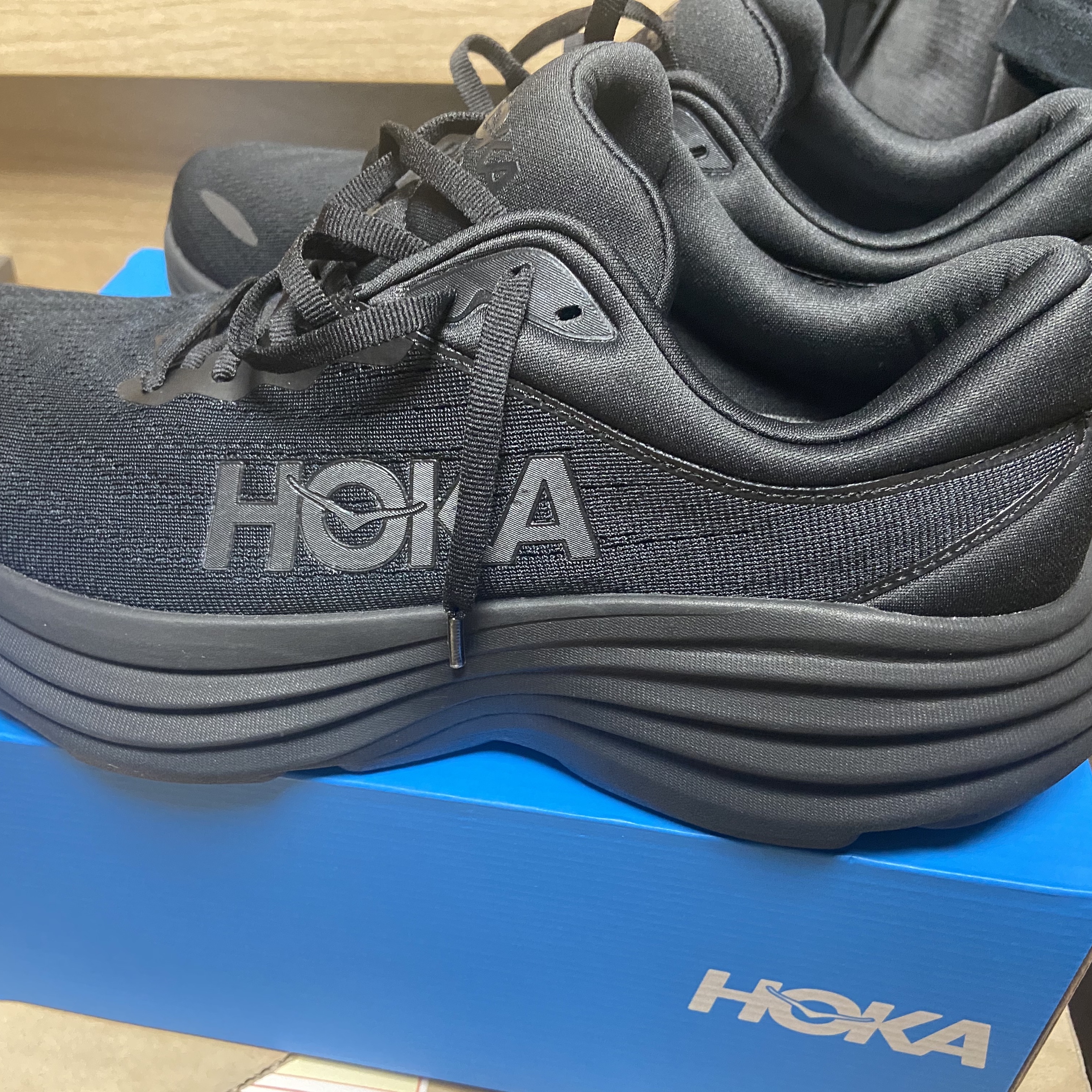 Hoka Bondi 8 Black - Wide 착용 스타일 - 1