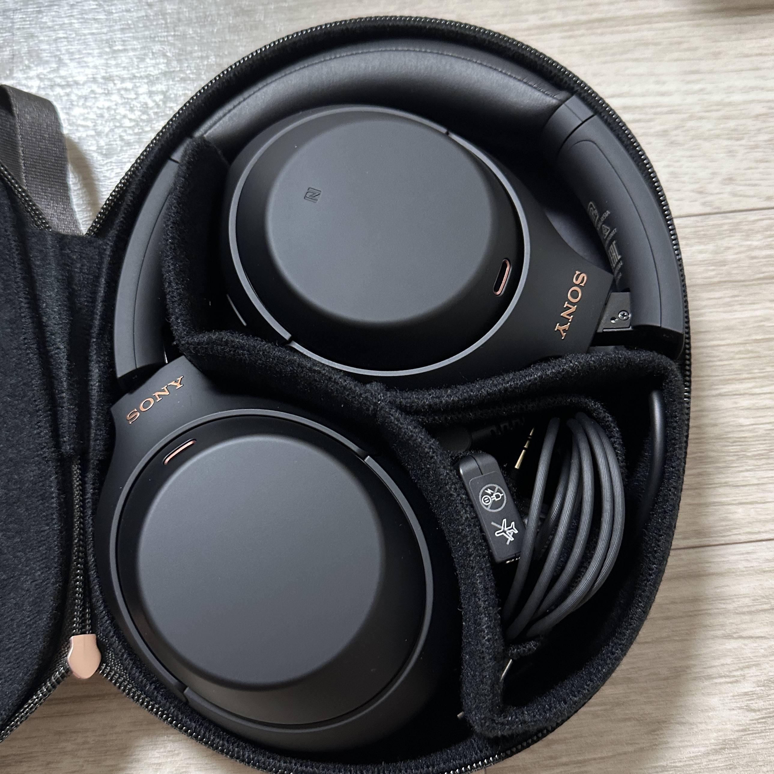 Sony WH-1000XM4 Black (Korean Ver.) 착용 스타일