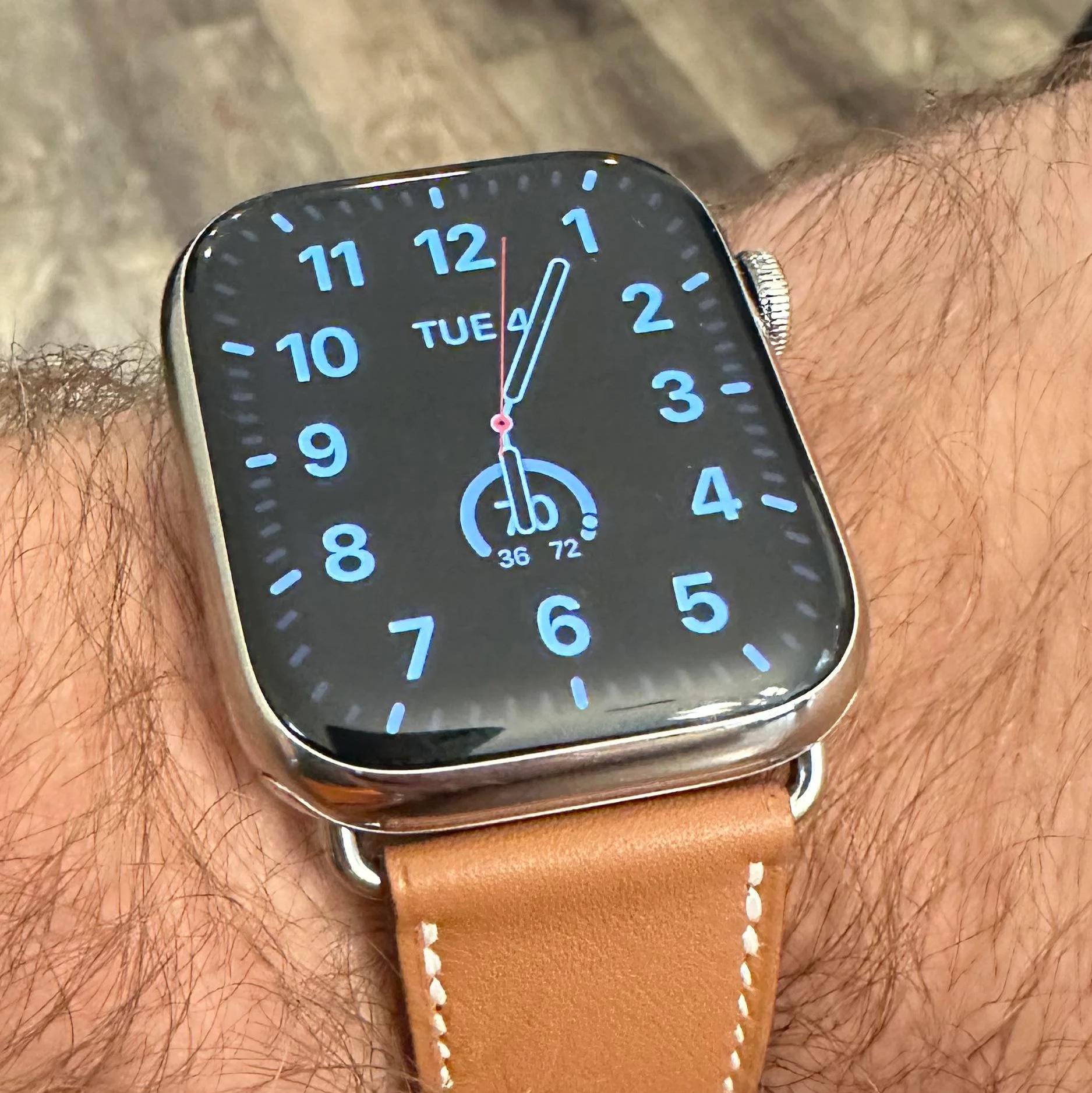 Apple Watch Hermes Series 8 45mm Silver Stainless Steel Case with Single Tour Gold (Korean Ver.) 착용 스타일
