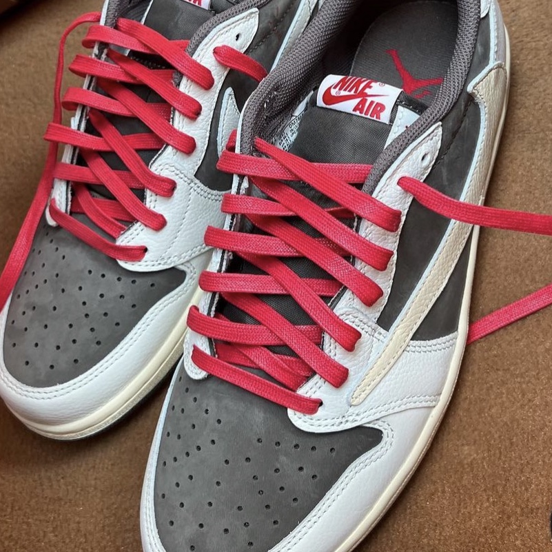 Jordan 1 x Travis Scott Retro Low OG SP Sail and Ridgerock 착용 스타일