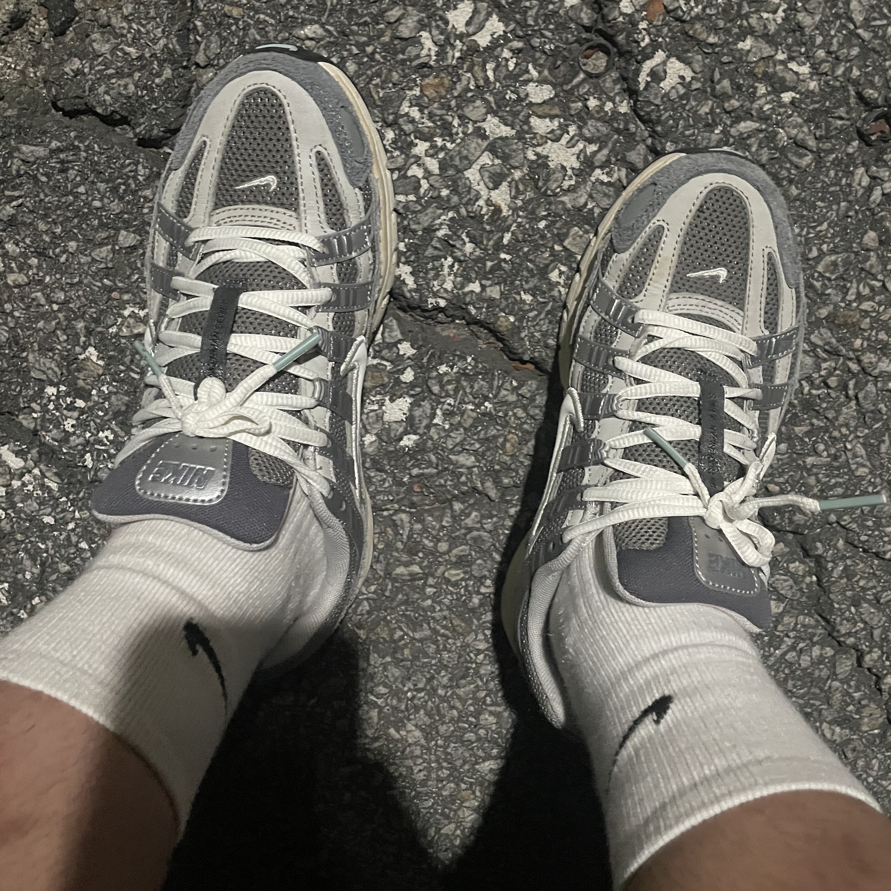 Nike P-6000 Flat Pewter Light Iron Ore 착용 스타일