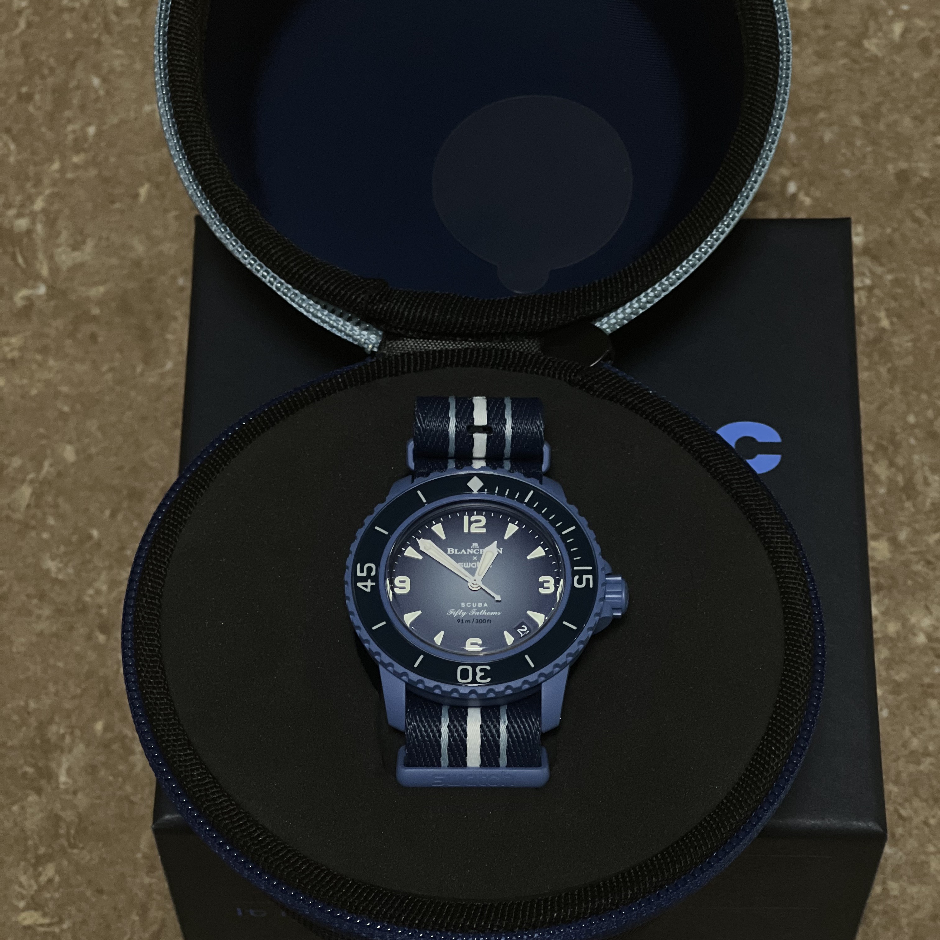 Swatch x Blancpain Bioceramic Atlantic Ocean 착용 스타일