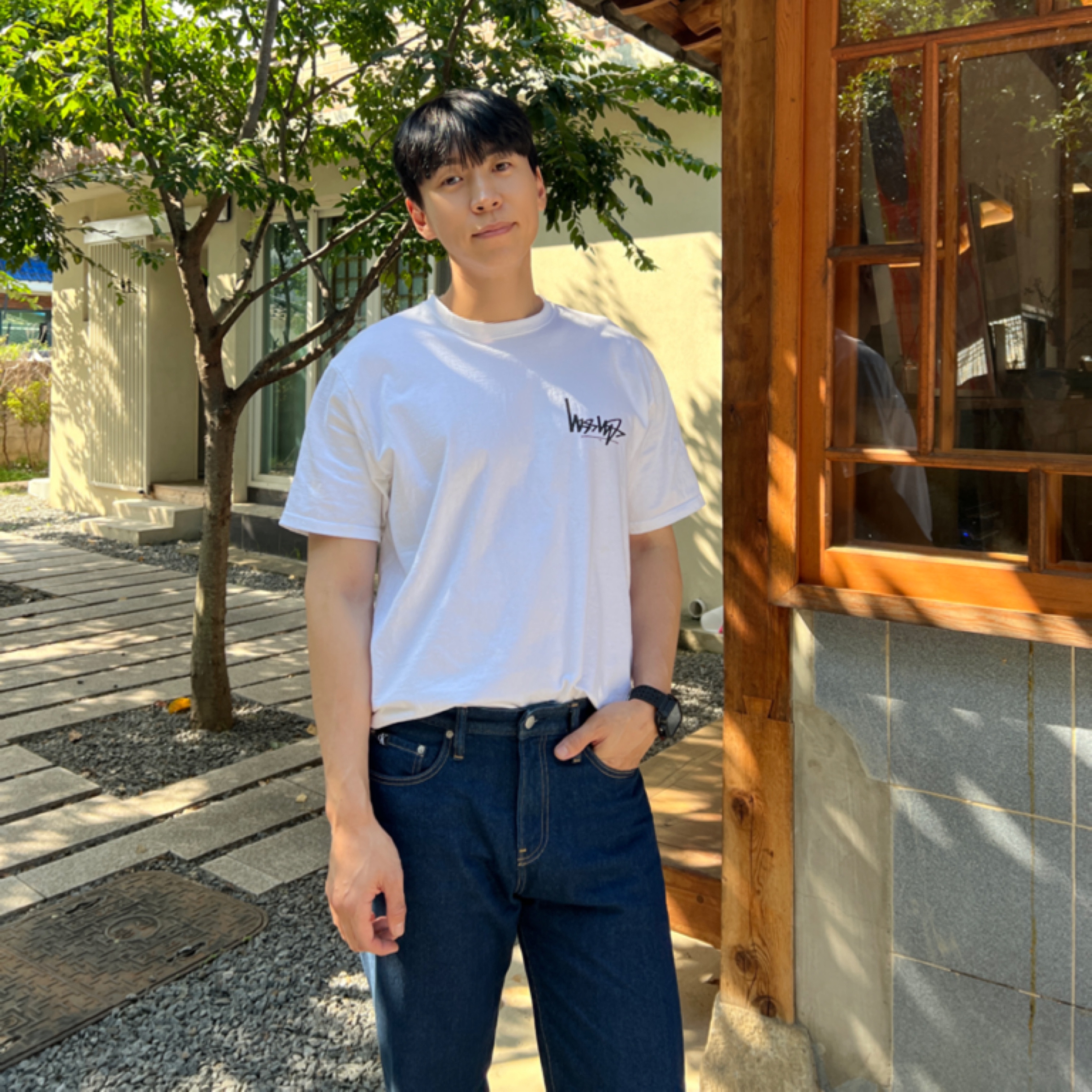 Salomon XT-6 ADV Black, Stussy Basic Stussy T-Shirt White 2023 착용 스타일 - 3