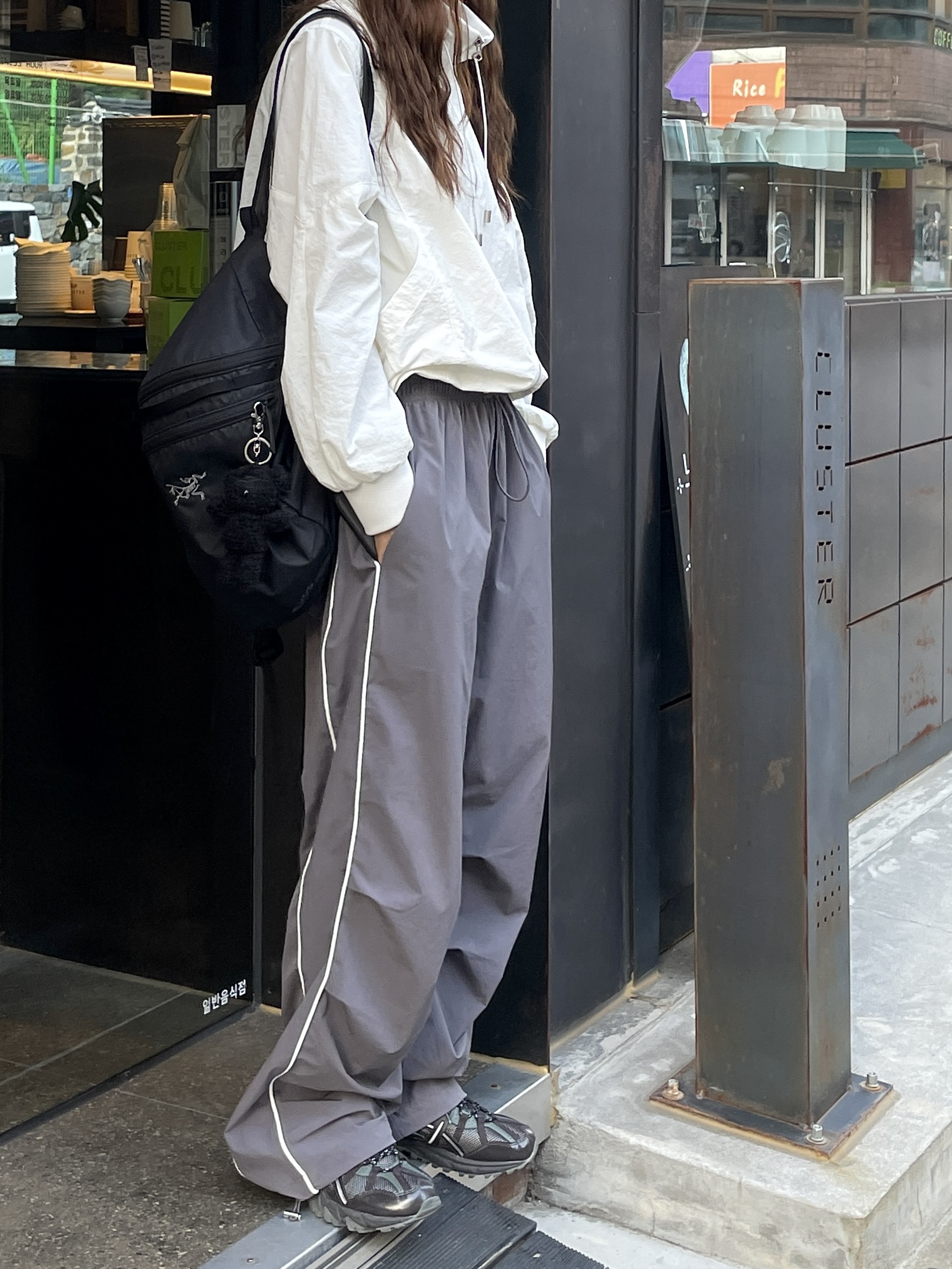 (W) Asics x Matin Kim Gel-Sonoma 15-50 Black Pure Silver, Arc'teryx Heliad 15 Backpack Black 착용 스타일 - 2