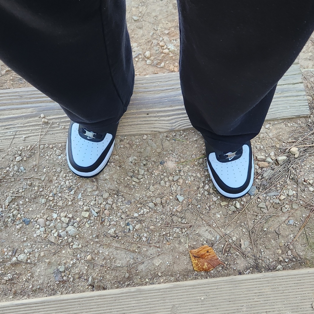 Nike Air Force 1 '07 Black White 착용 스타일 - 1