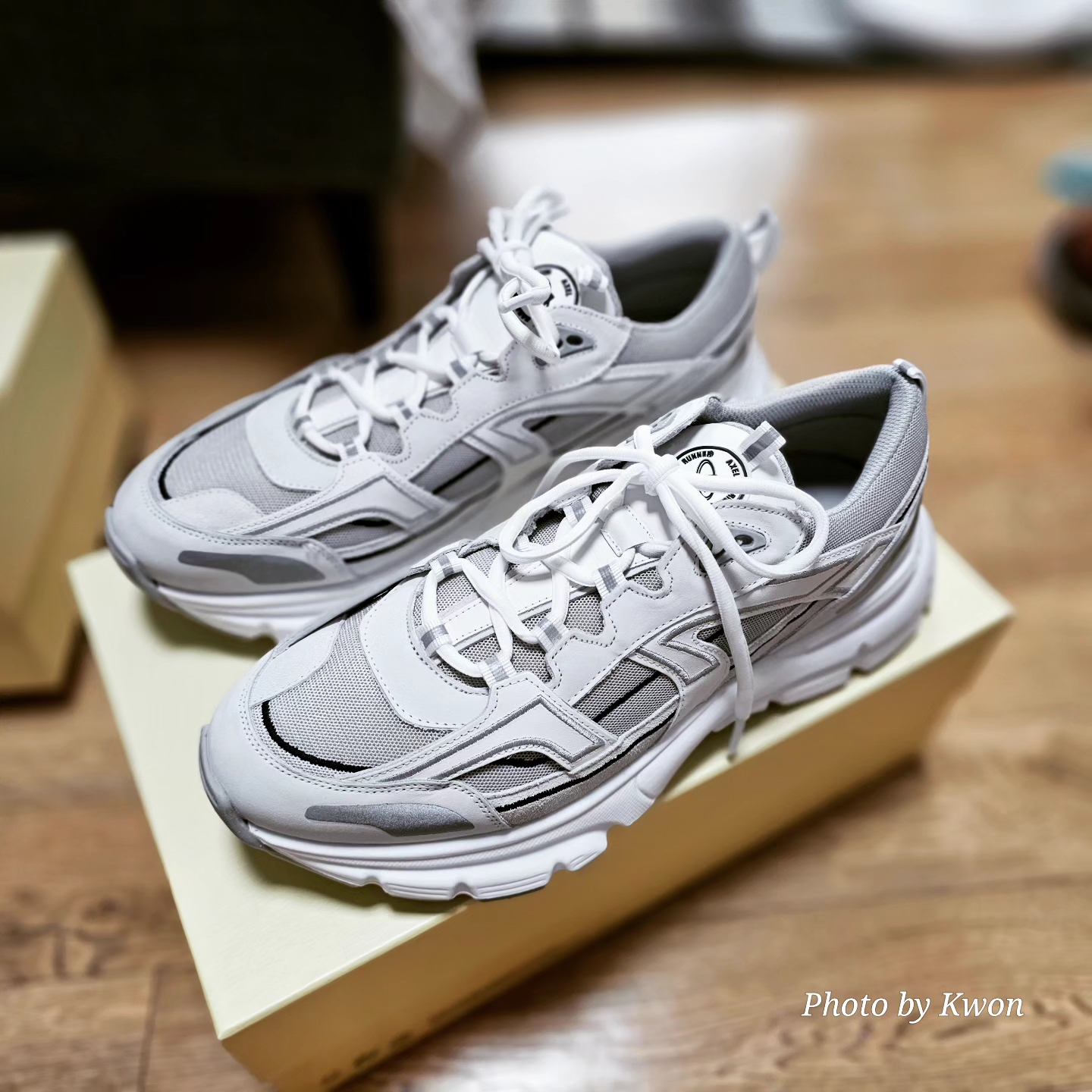 Axel Arigato Marathon R-Trail White 착용 스타일 - 1