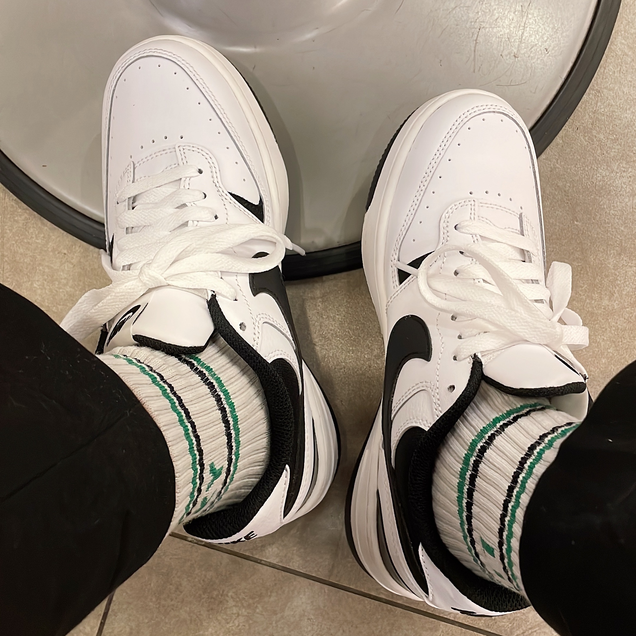 (W) Nike Gamma Force Summit White Black 착용 스타일