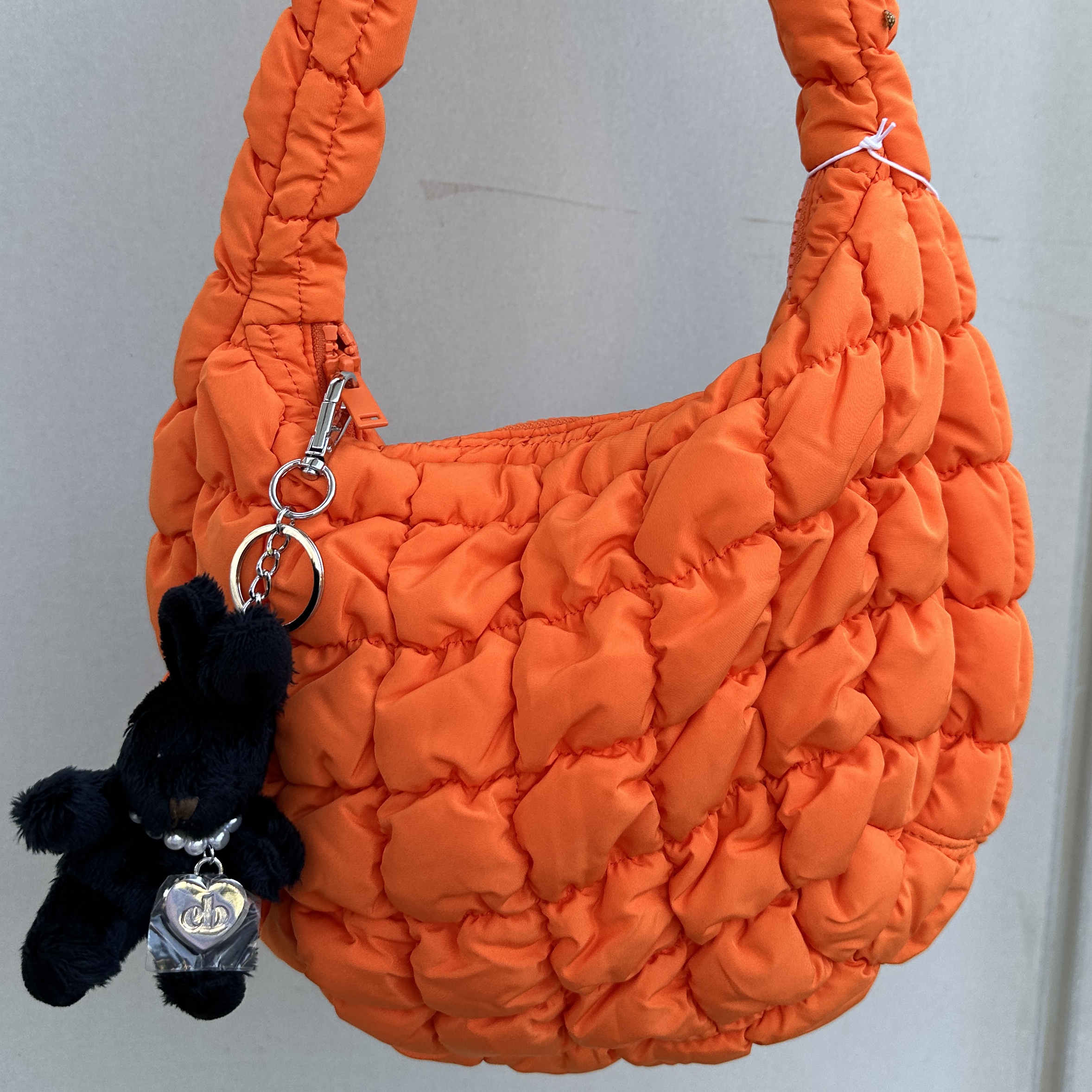 COS Quilted Mini Bag Bright Orange 착용 스타일