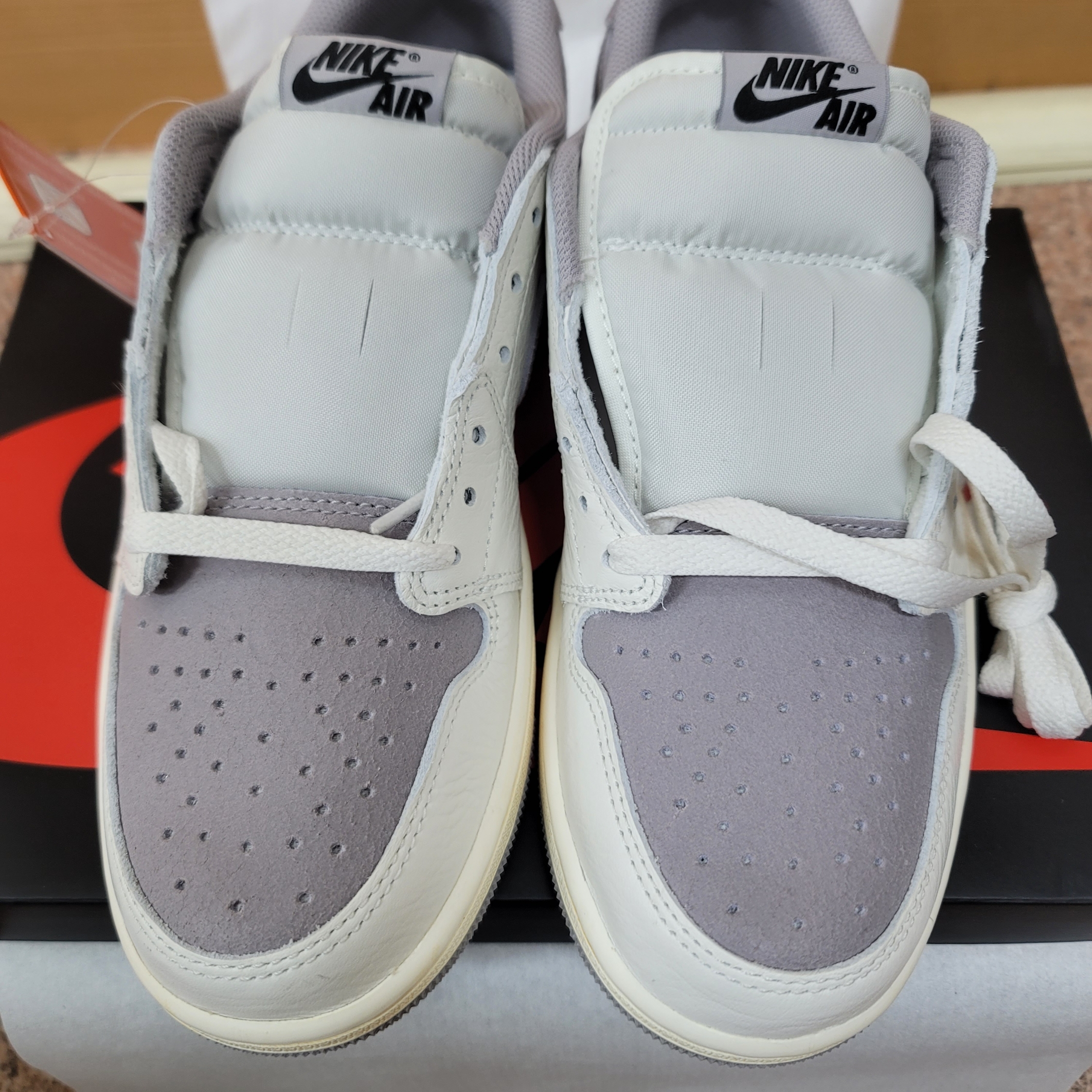 Jordan 1 Retro Low OG Atmosphere Grey 착용 스타일 - 2
