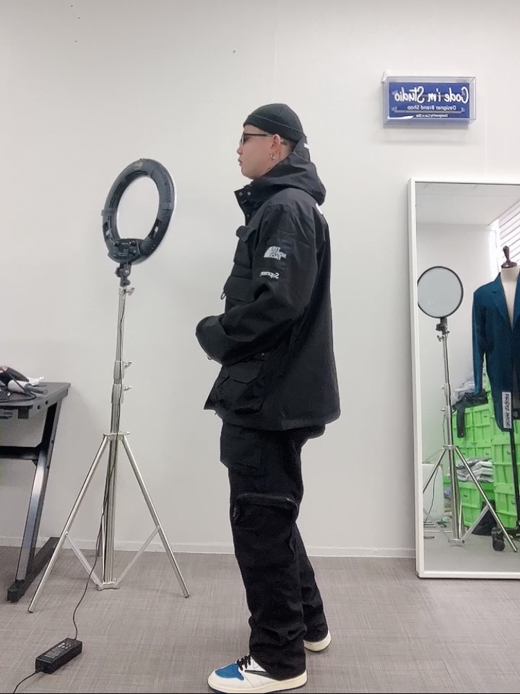 Supreme x The North Face Cargo Jacket Black - 20SS, Jordan 1 x Travis Scott x Fragment Retro High OG SP Military Blue 착용 스타일