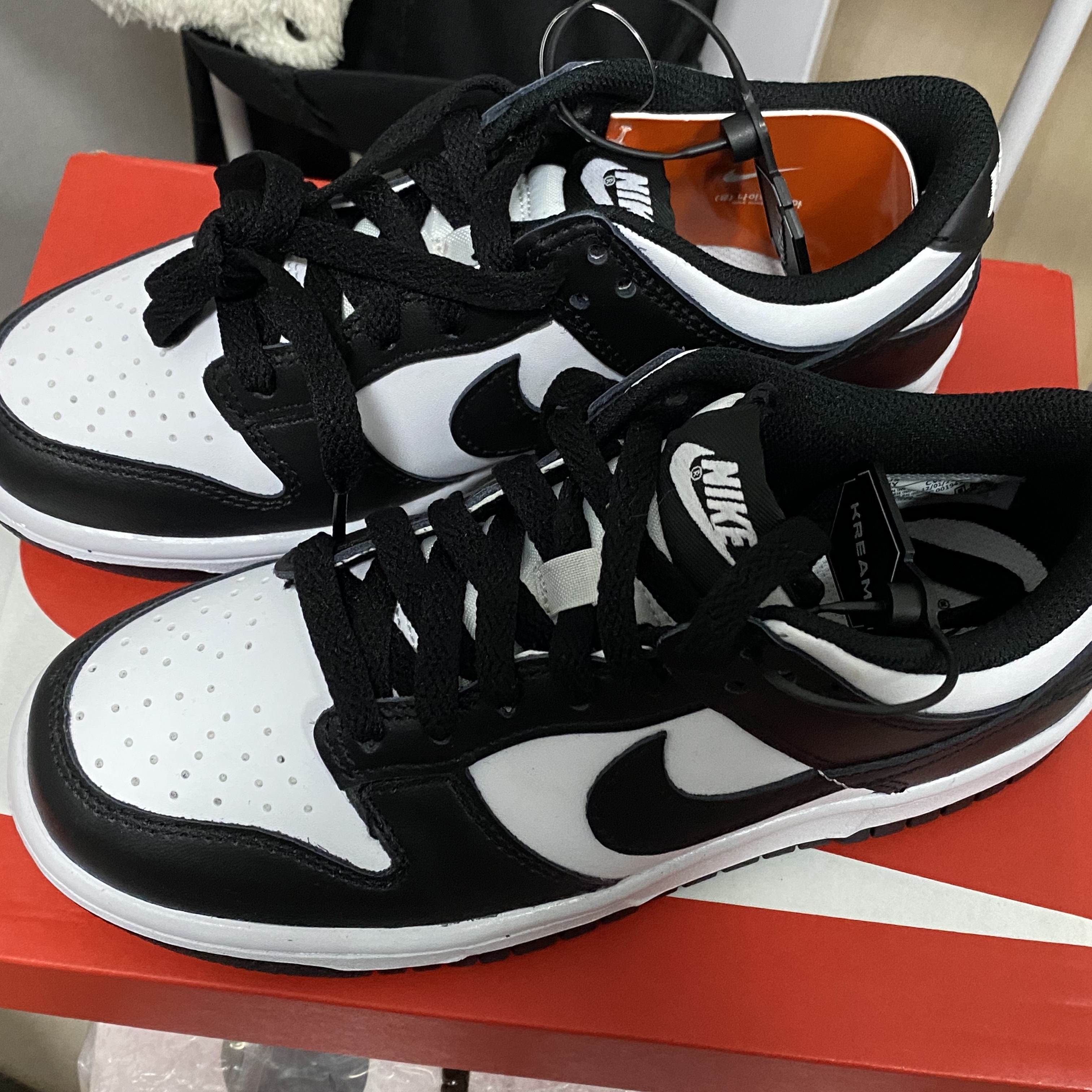 (GS) Nike Dunk Low Black 착용 스타일 - 1
