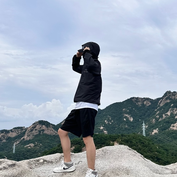 Arc'teryx Squamish Hoody Black, Jordan 1 Mid Paris 착용 스타일 - 1