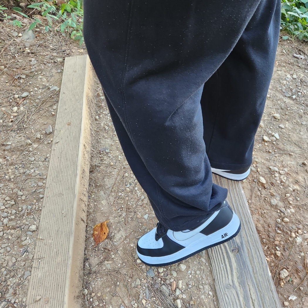 Nike Air Force 1 '07 Black White 착용 스타일 - 2