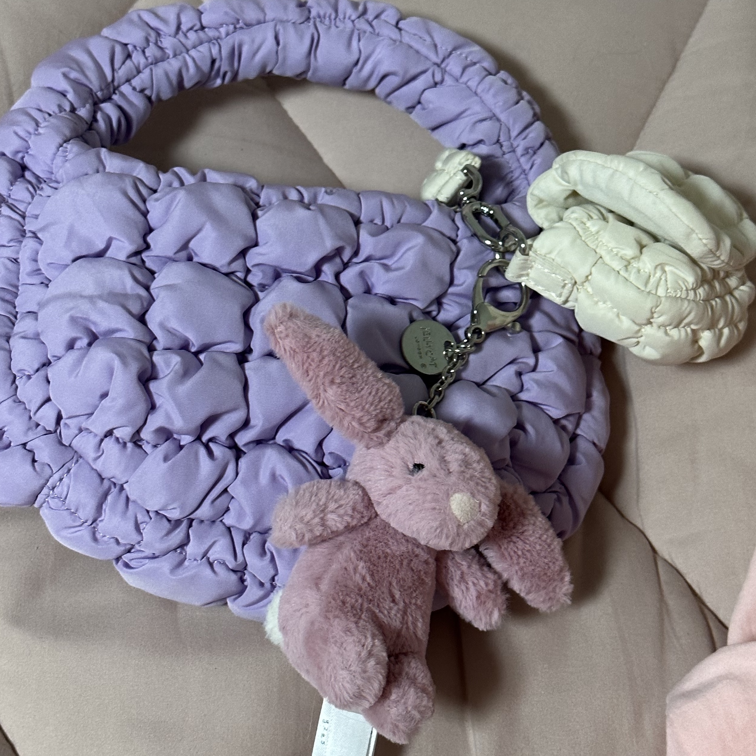 COS Quilted Micro Bag Purple, COS Quilted Nano Bag Beige 착용 스타일