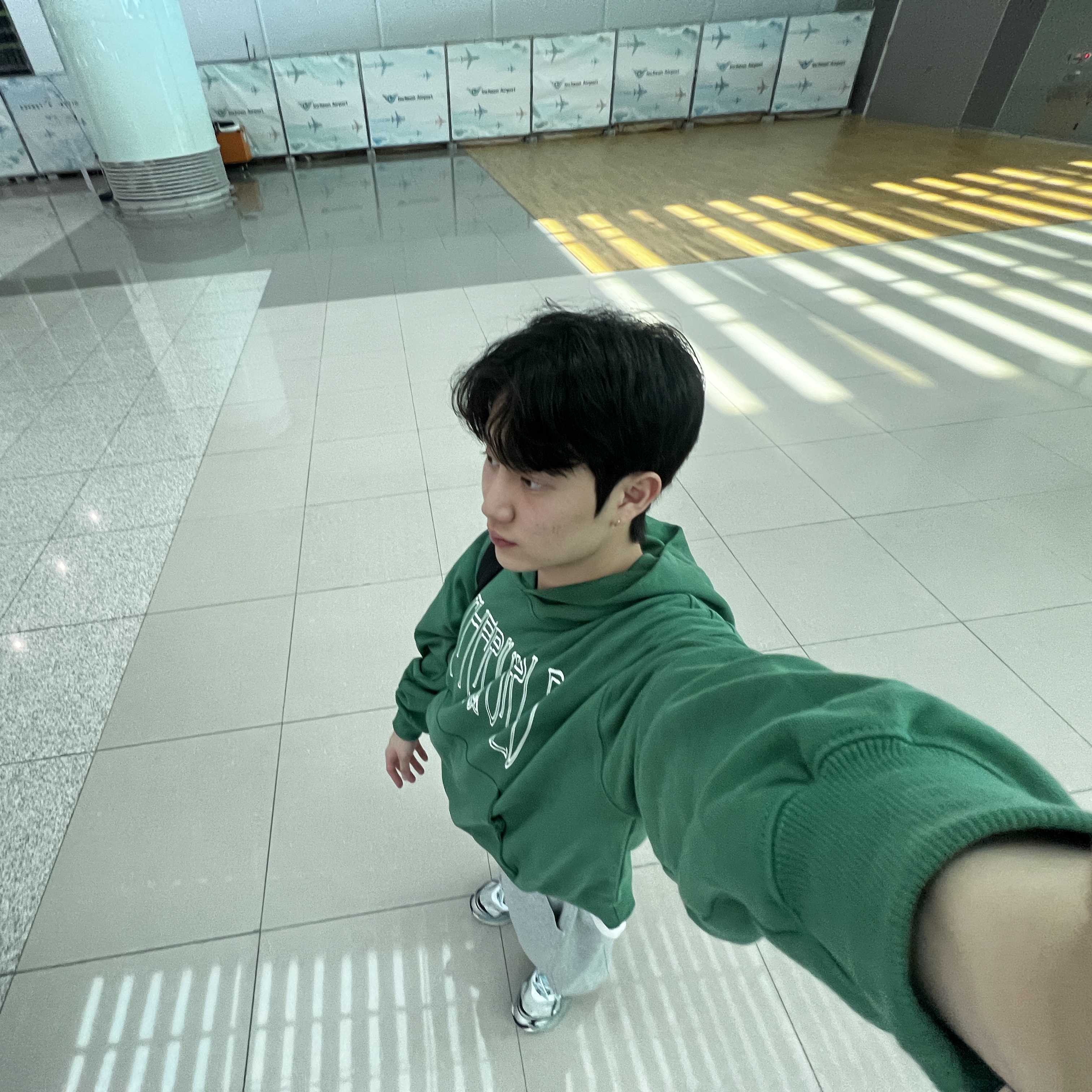 Netherworld Hoodie Olive 착용 스타일