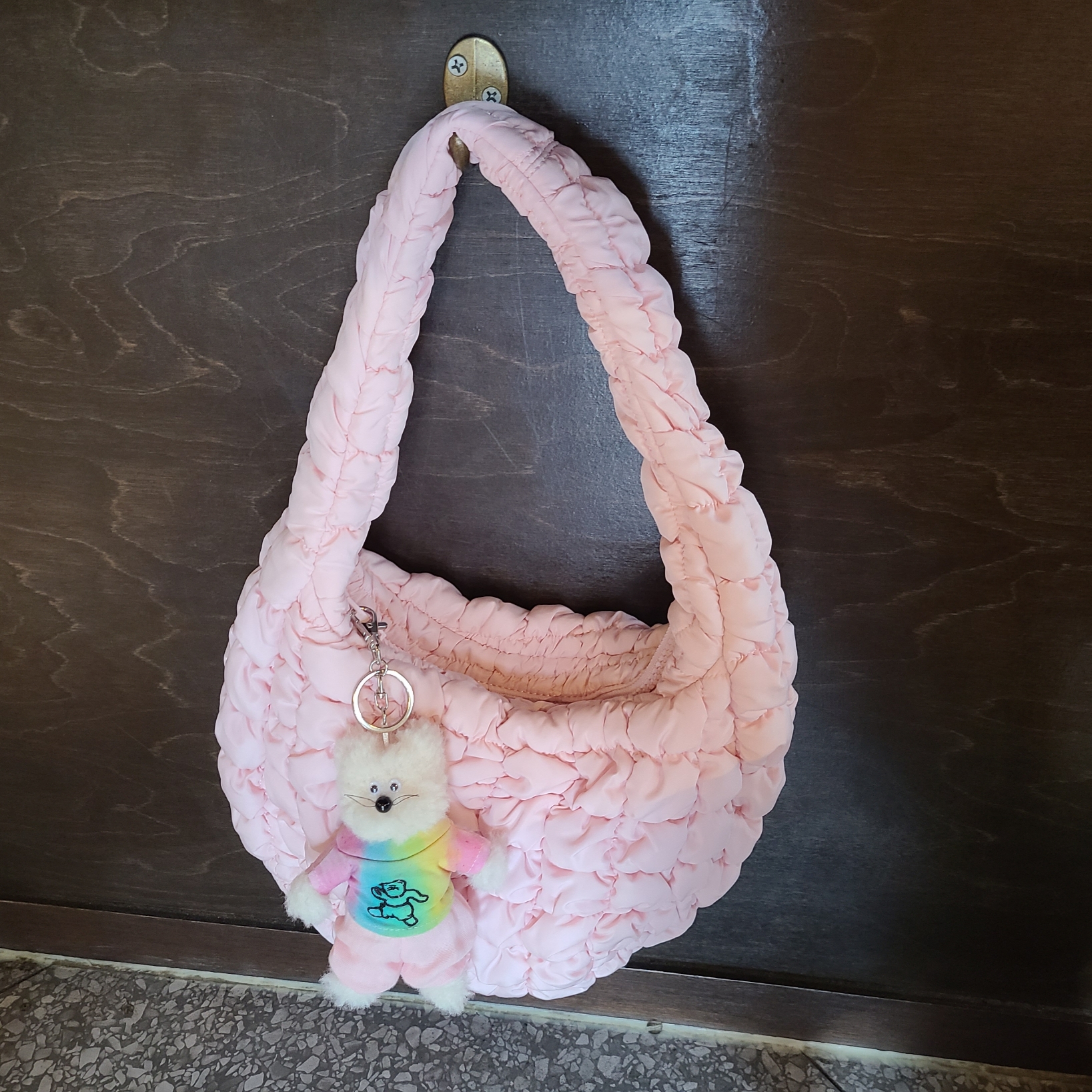 COS Quilted Mini Bag Pink, [KREAM 단독] Monamhee Creami Keyring Cream 착용 스타일