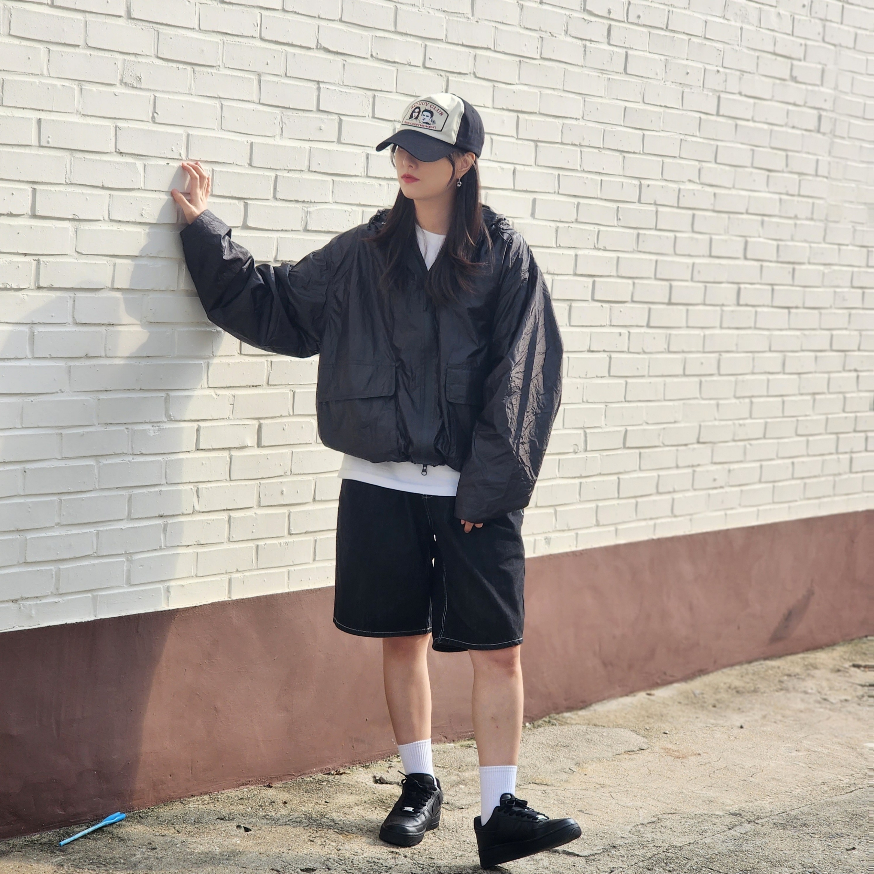 Stussy x Cactus Plant Flea Market International T-Shirt White, (W) Nike Air Force 1 '07 Low Triple Black 착용 스타일 - 1