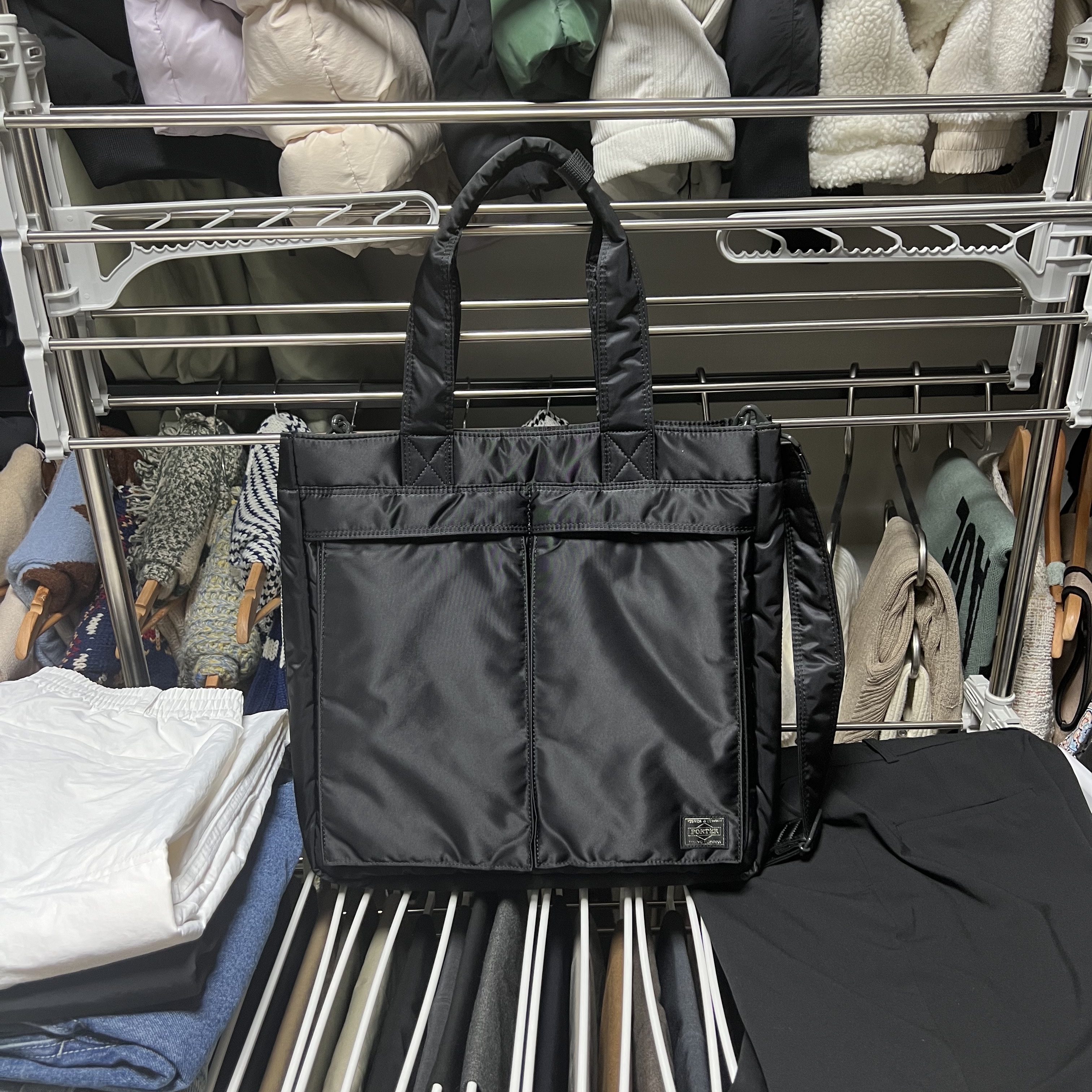 Porter Tanker 2Way Tote Bag Black 착용 스타일