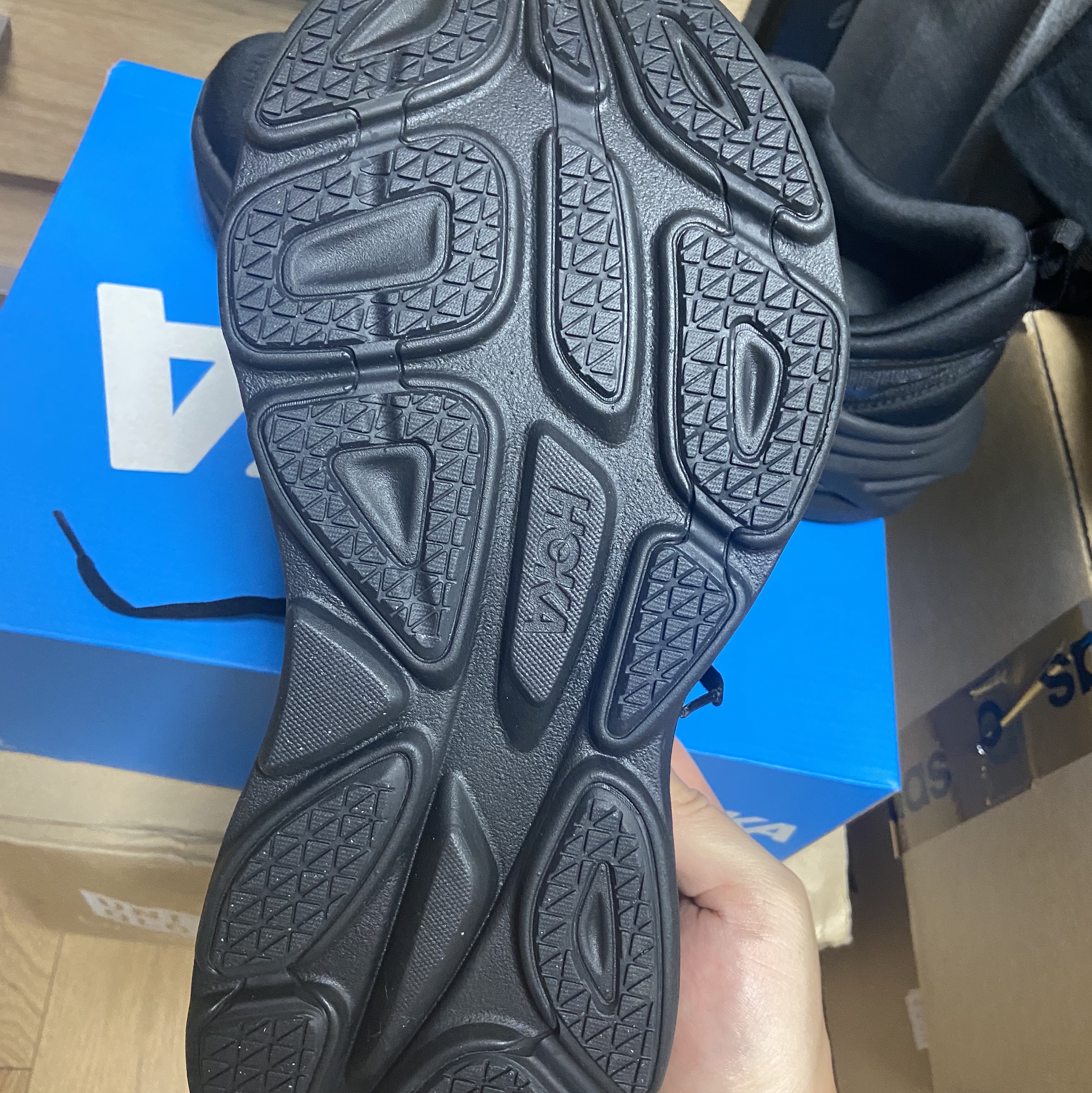 Hoka Bondi 8 Black - Wide 착용 스타일 - 2