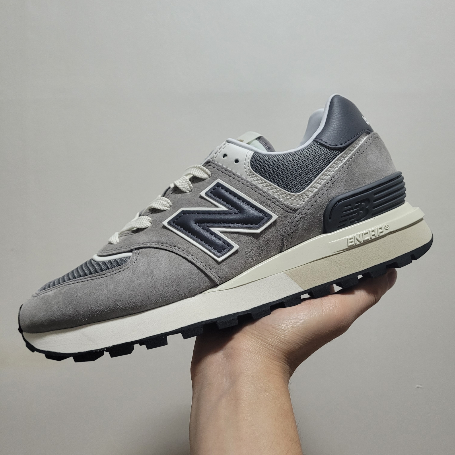 New Balance 574 Legacy Grey 착용 스타일