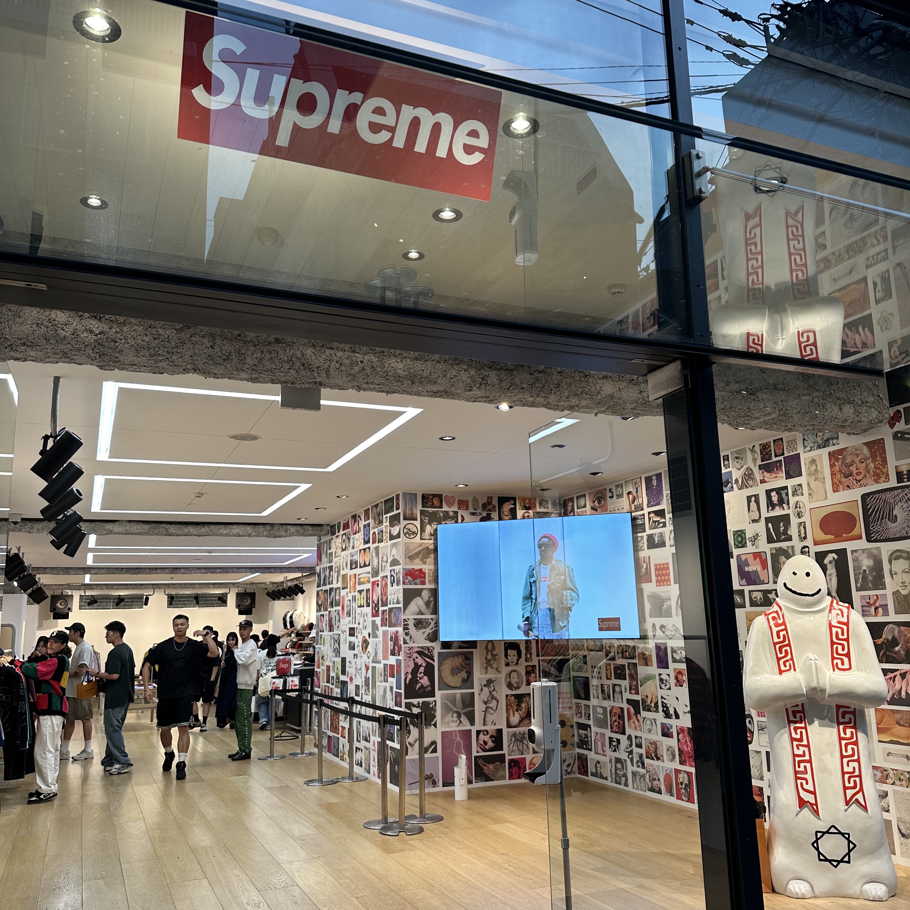 Supreme New Era S Logo Beanie Red - 23FW 착용 스타일 - 2