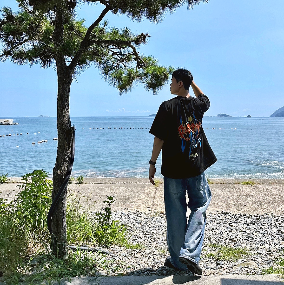 Ourpas x Bizzare Imagination Galleria Exclusive T-Shirt G-001 Trinity Black 착용 스타일 - 3