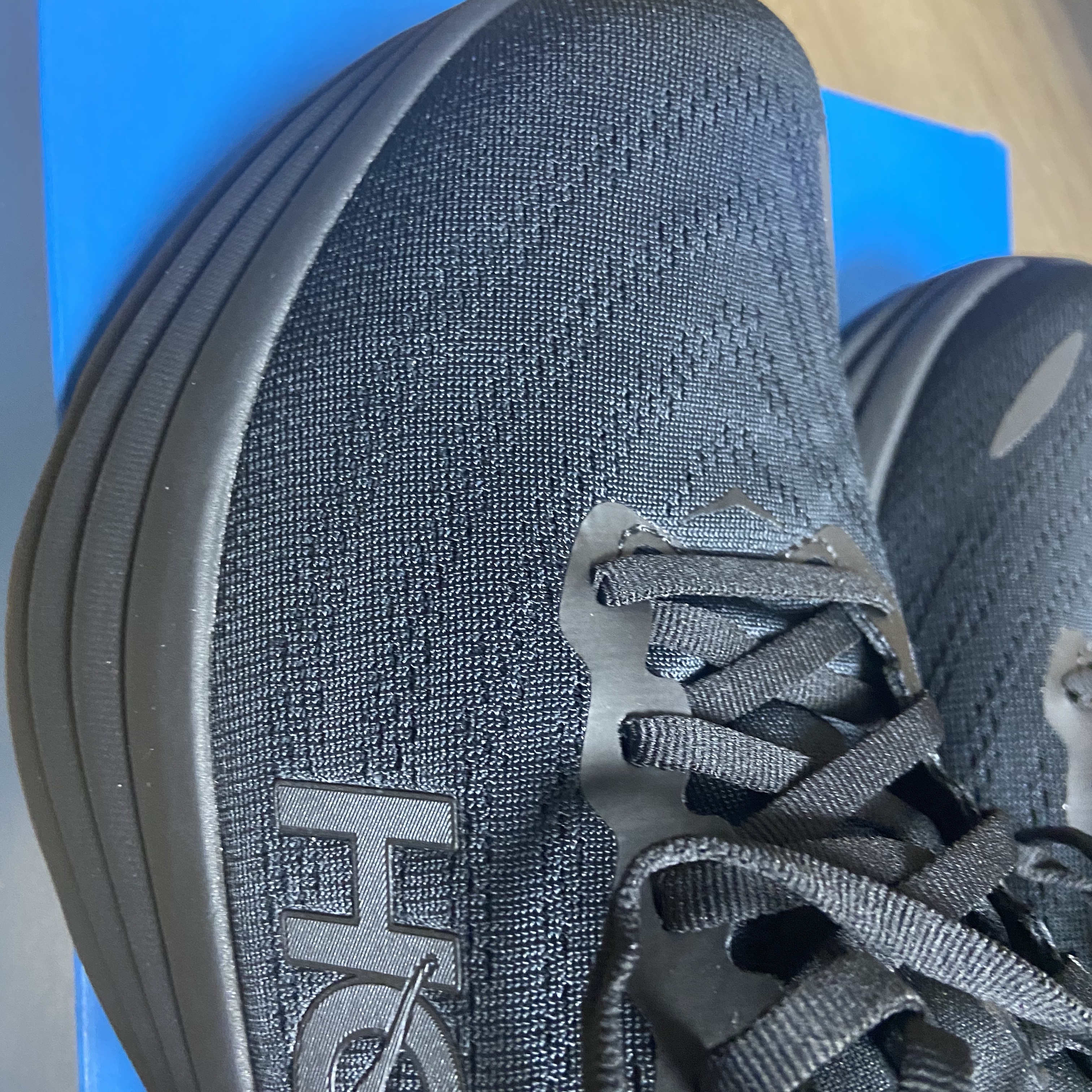 Hoka Bondi 8 Black - Wide 착용 스타일 - 3