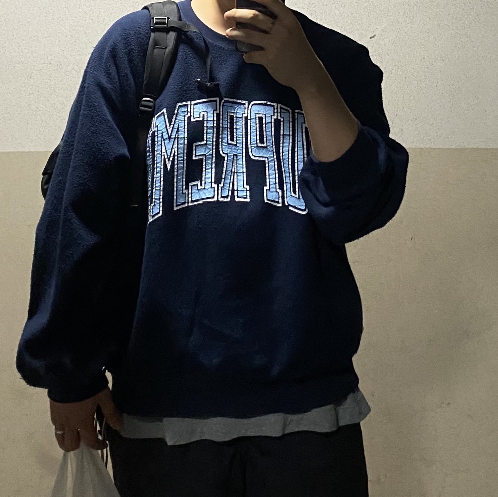 Supreme Inside Out Crewneck Navy - 23FW 착용 스타일