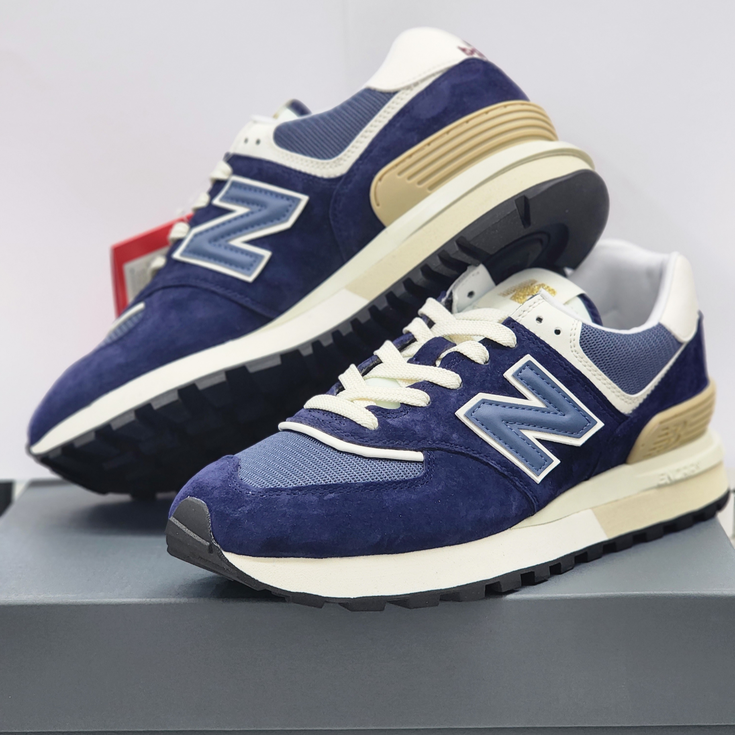 New Balance 574 Legacy Navy 착용 스타일 - 1