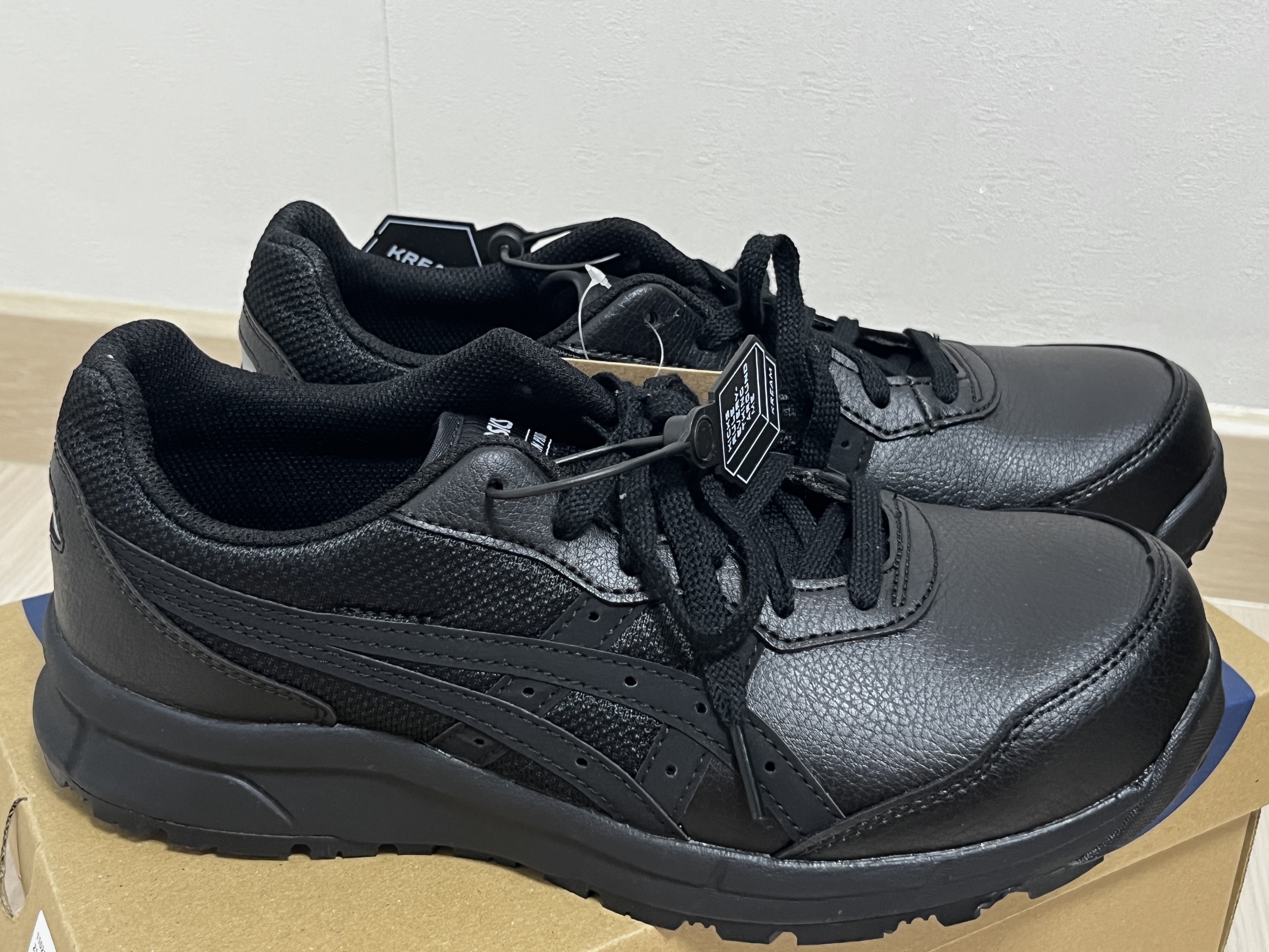 Asics Winjob CP111 Black 착용 스타일 - 2