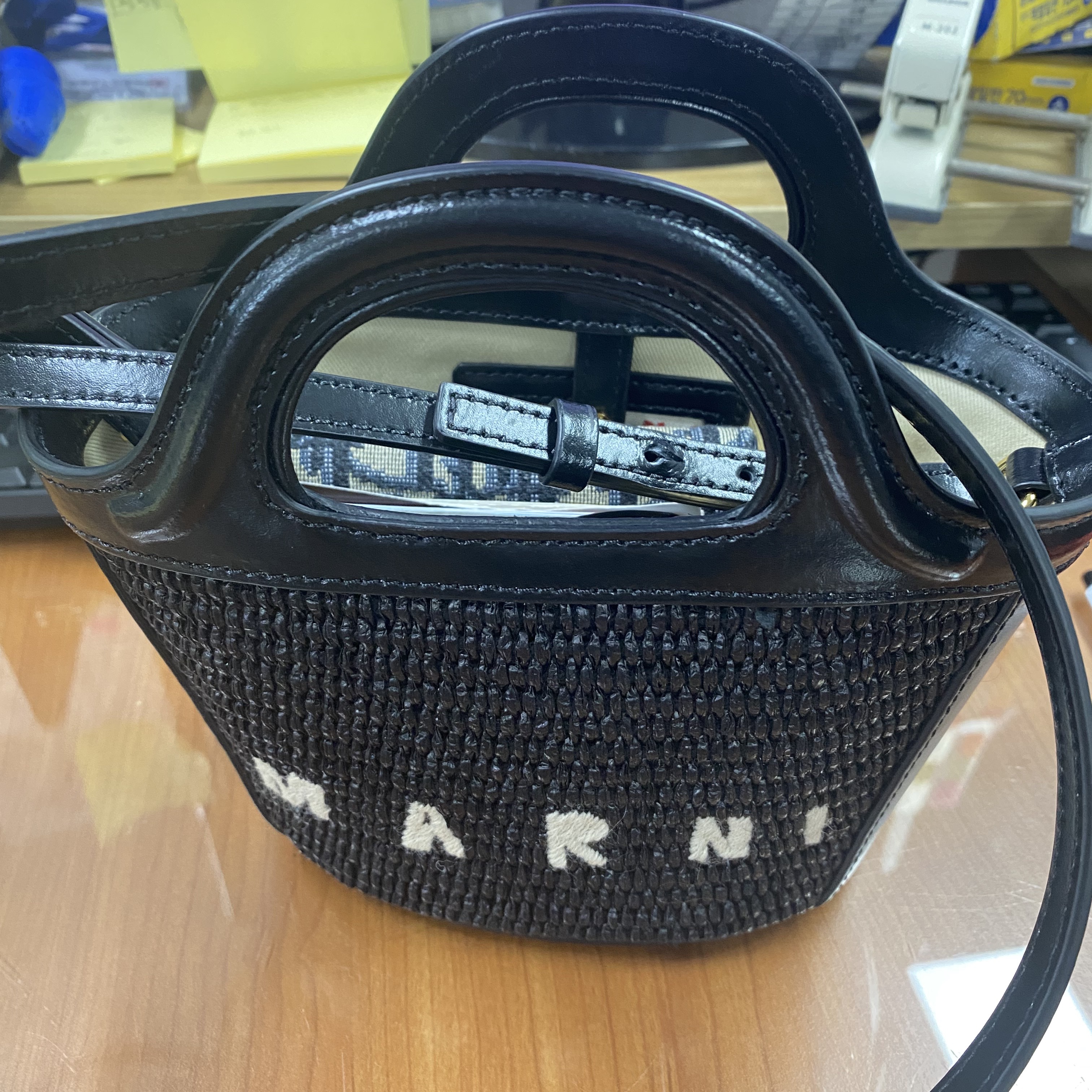 Marni Leather & Raffia Tropicalia Micro Bag Black 착용 스타일