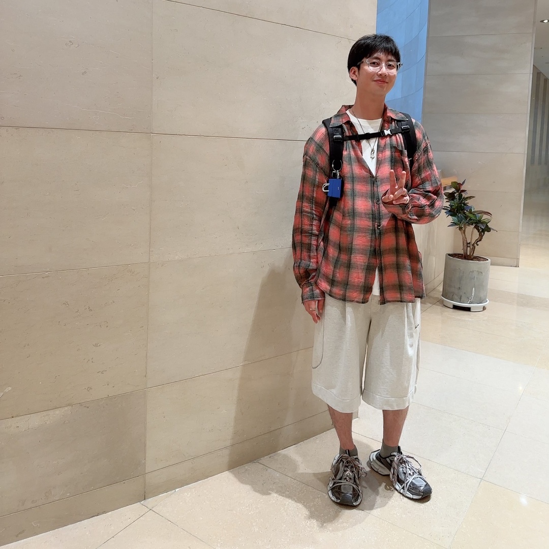 Our Legacy Borrowed Shirt Big Lumbercheck Print, Balenciaga 3XL Mule Grey White Red 착용 스타일 - 2